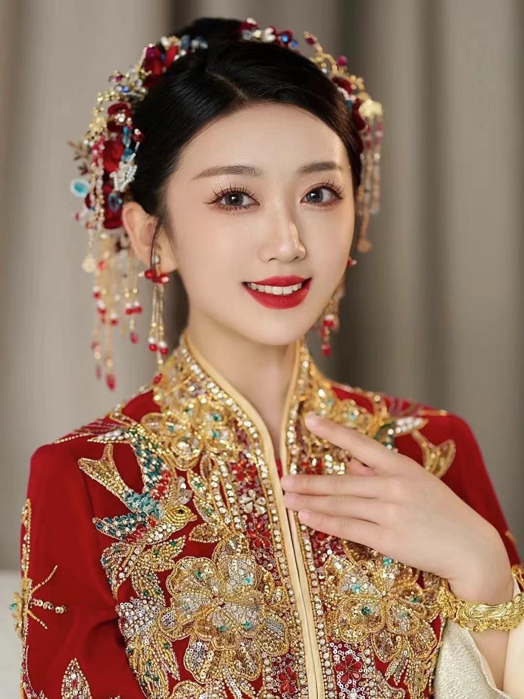 新娘秀禾服妆造