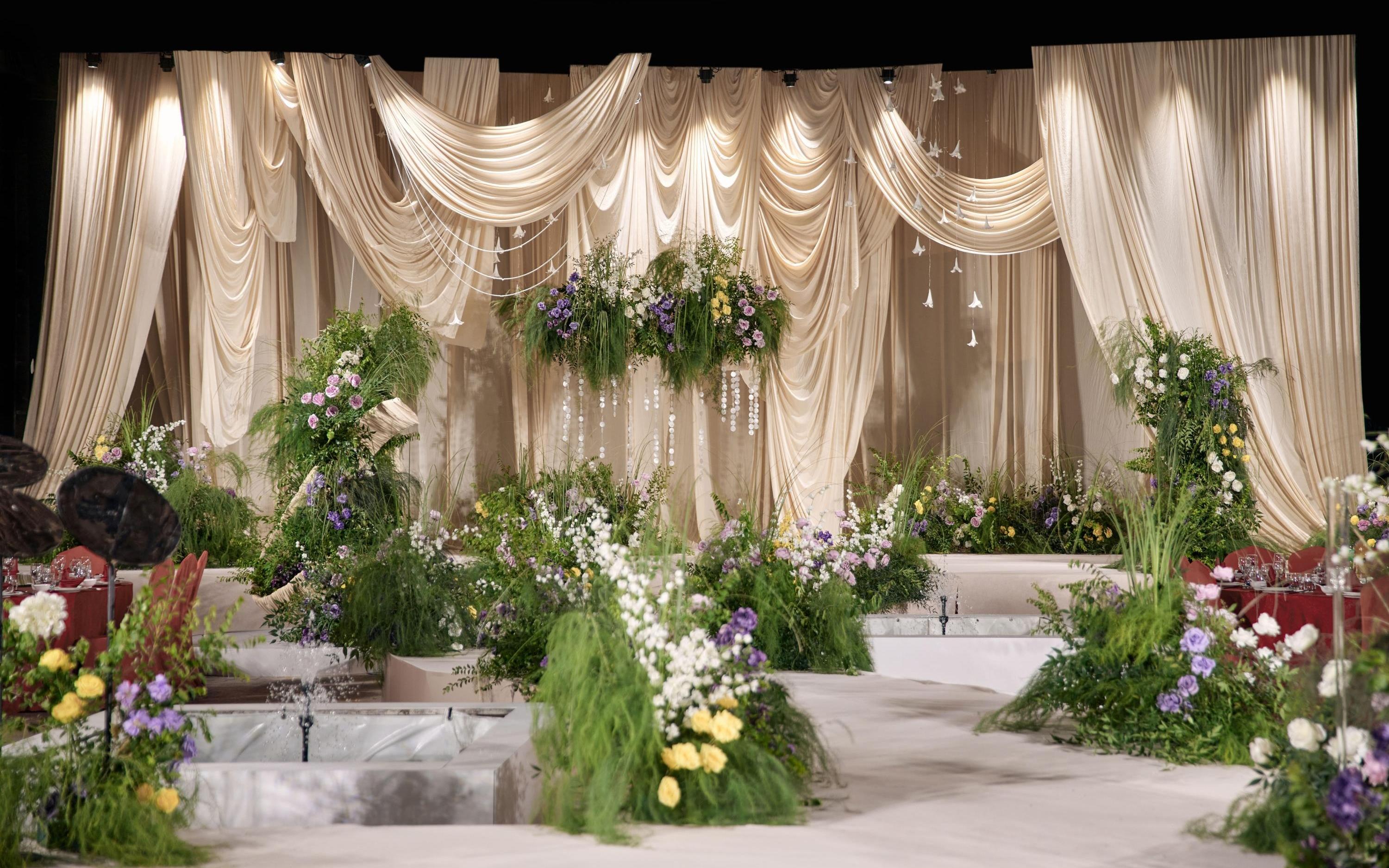 《香槟花颂》香槟布幔绿色花艺谱写浪漫婚礼