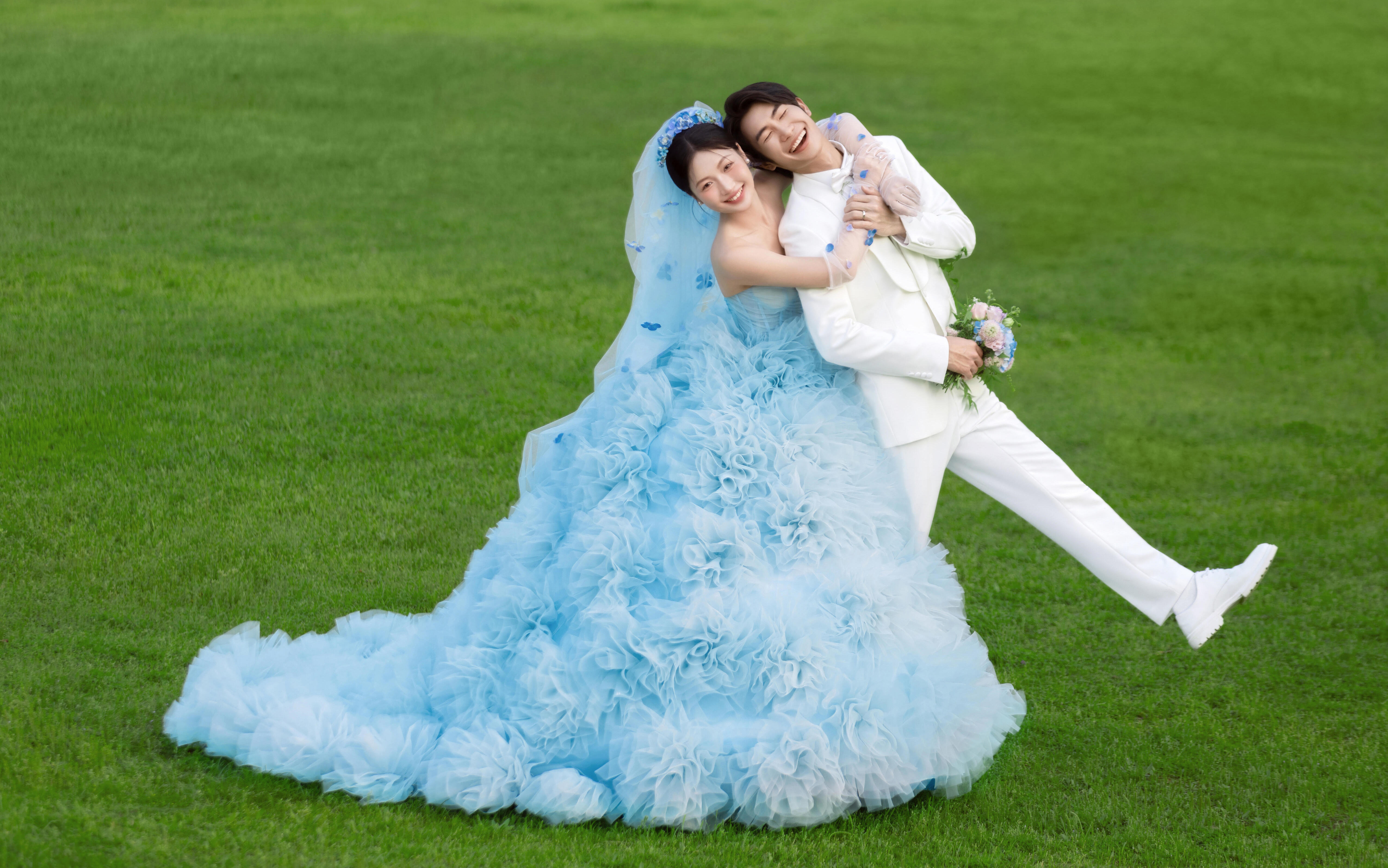 客片-草坪森系婚纱照