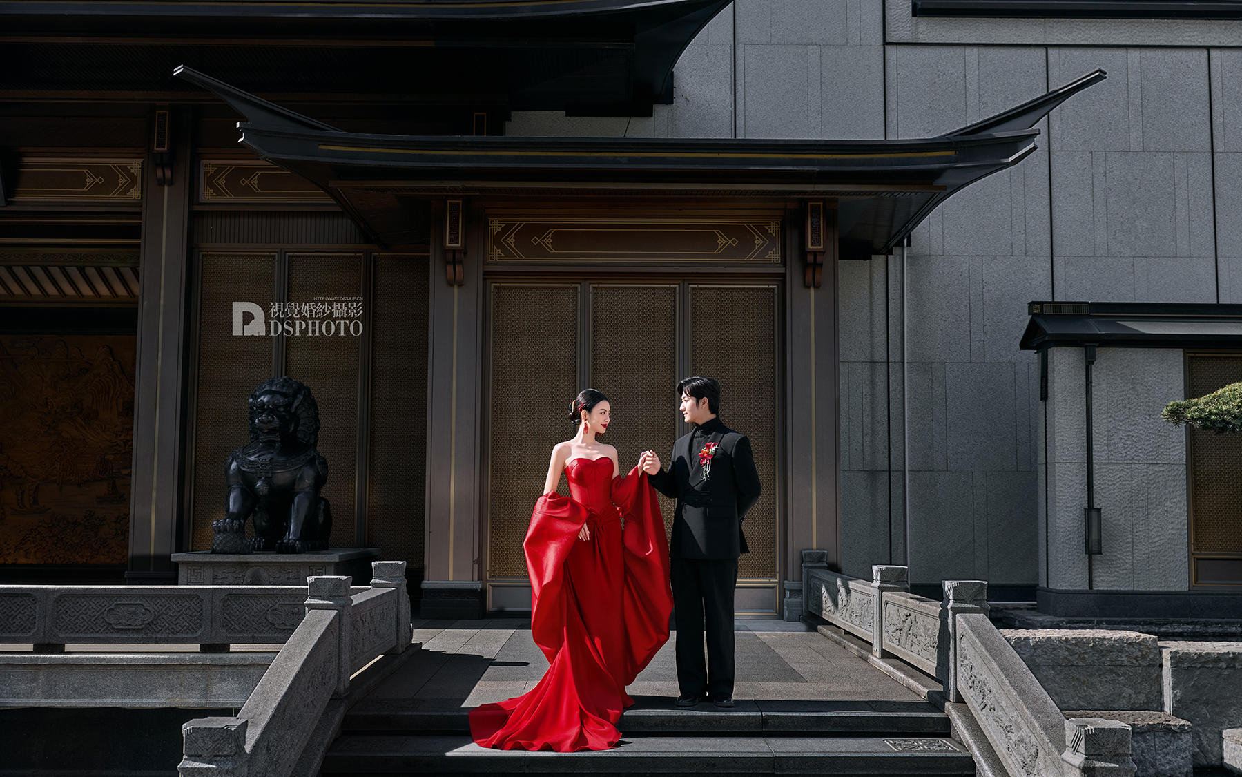 惊艳全网的新中式婚纱照｜一袭红衣嫁给爱情💕