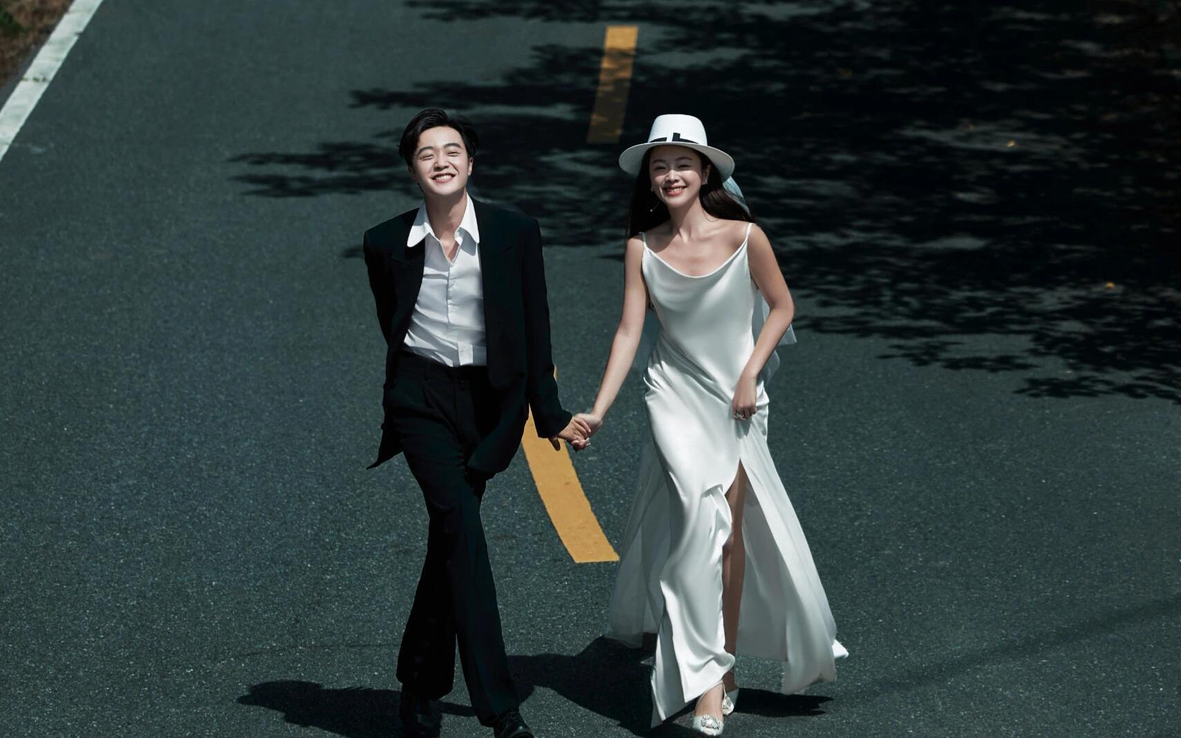 在街拍婚紗按下單曲循環(huán)，愛到鏡頭裝不下
