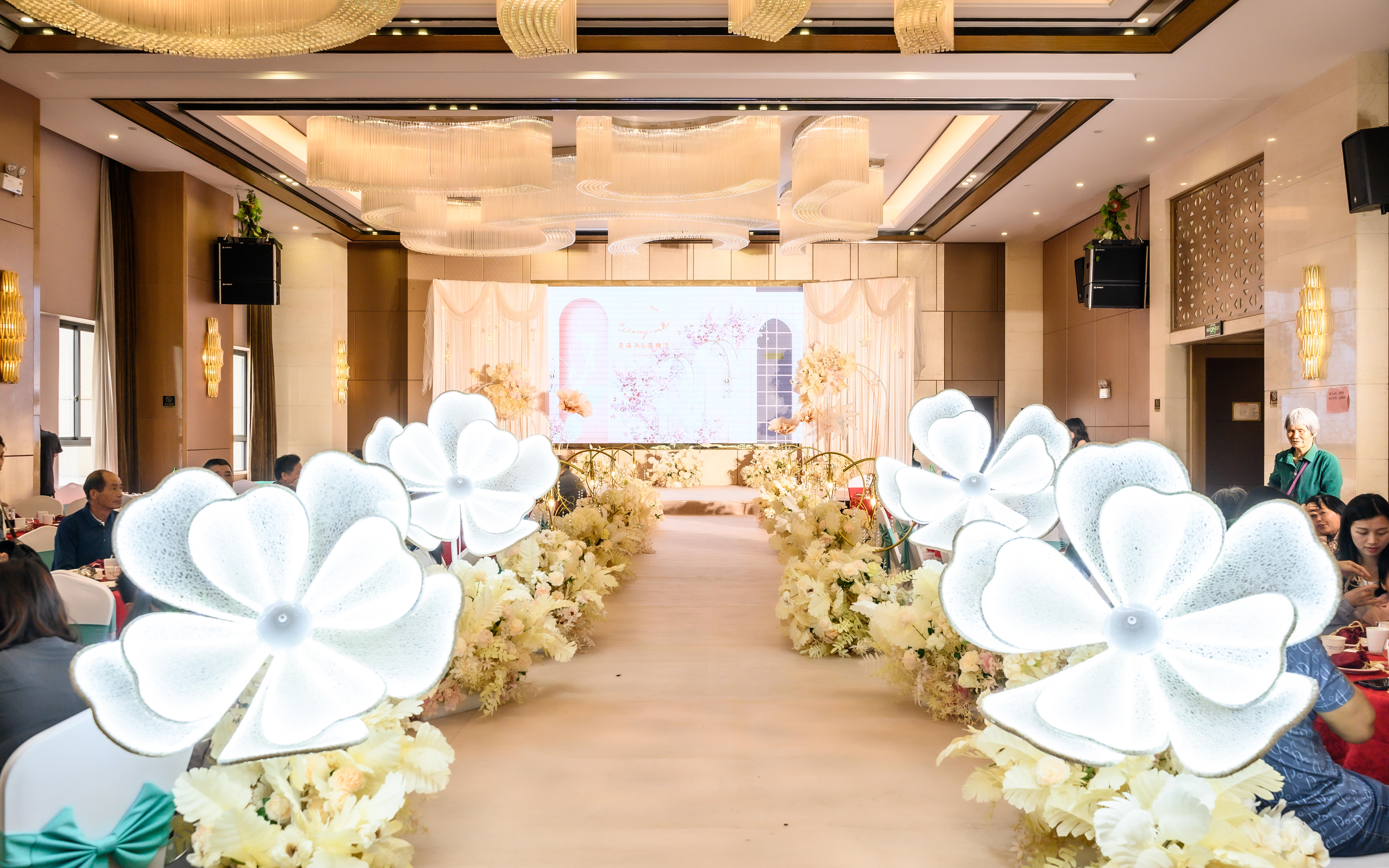 一筒婚礼馆/简约性价比高婚礼