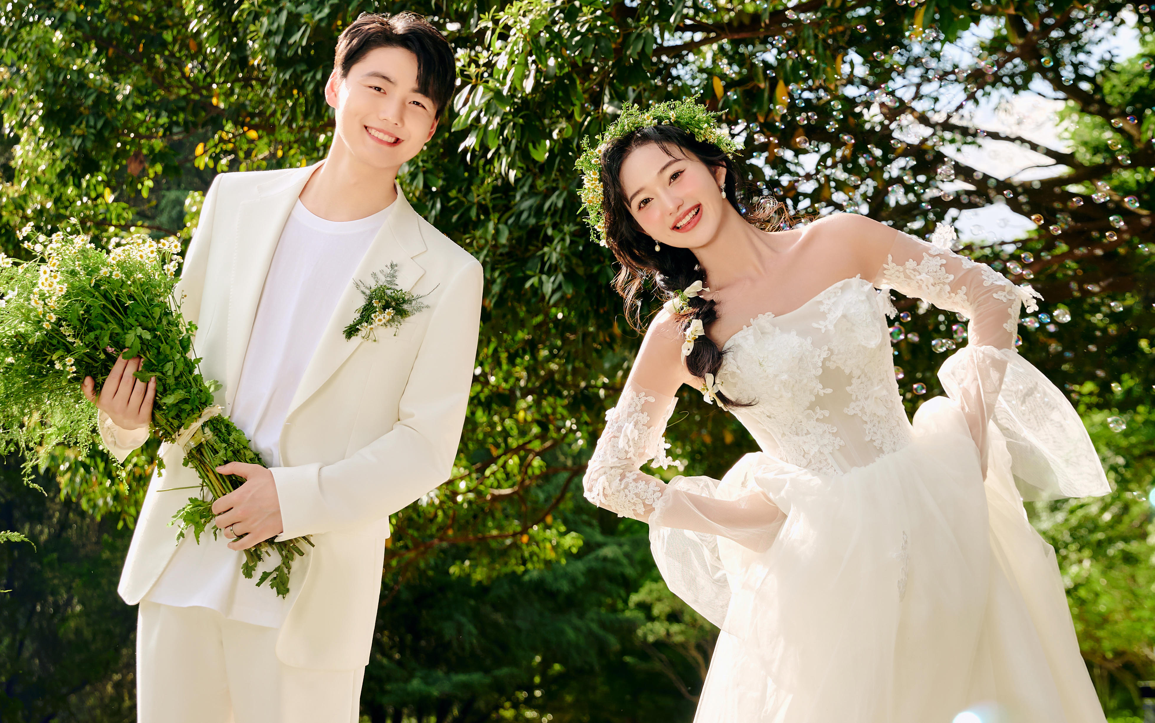OMG❗把草坪婚纱照做相框放大也太有感觉了