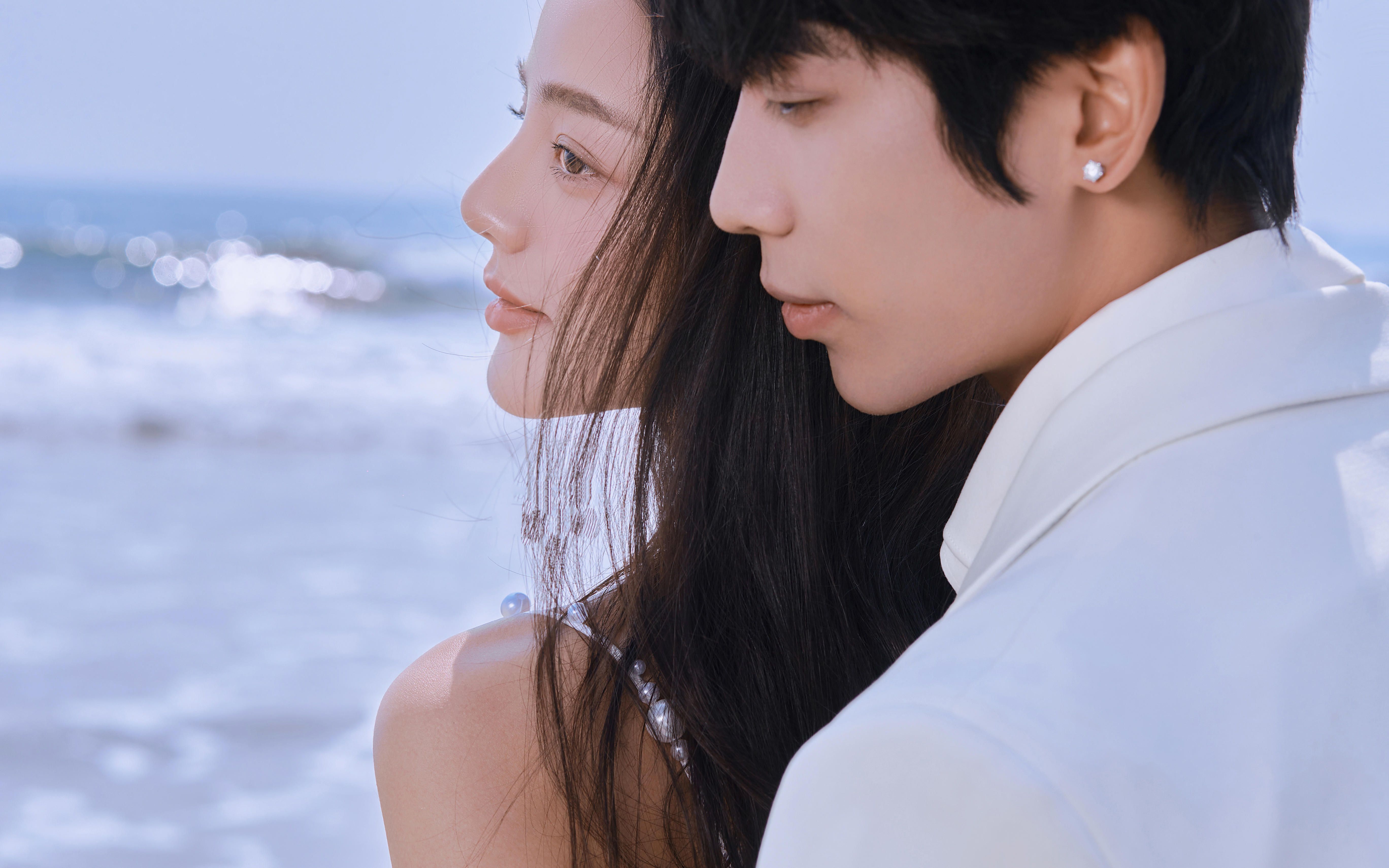 氛围感之神 波光粼粼的湖边婚纱照太美了