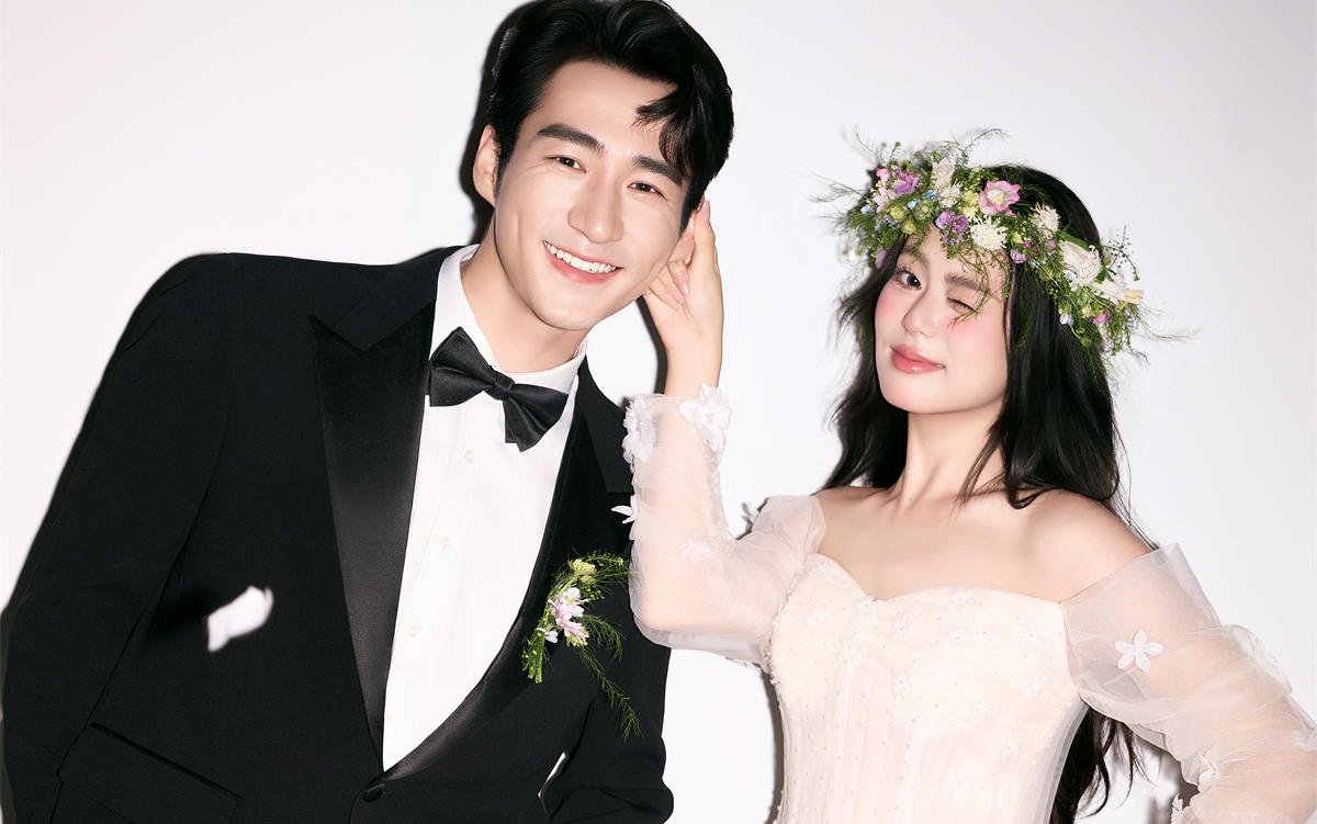 【D视觉摄影】花束晃着光，他的笑是婚照的甜底色