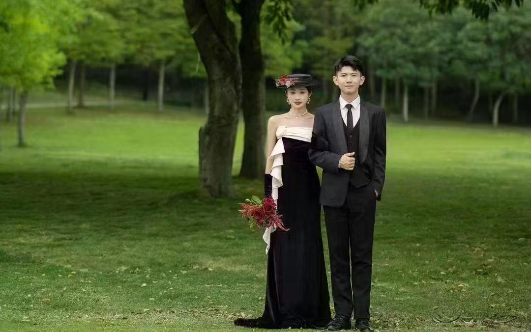 [施华洛艺格]法式赫本草坪婚纱照