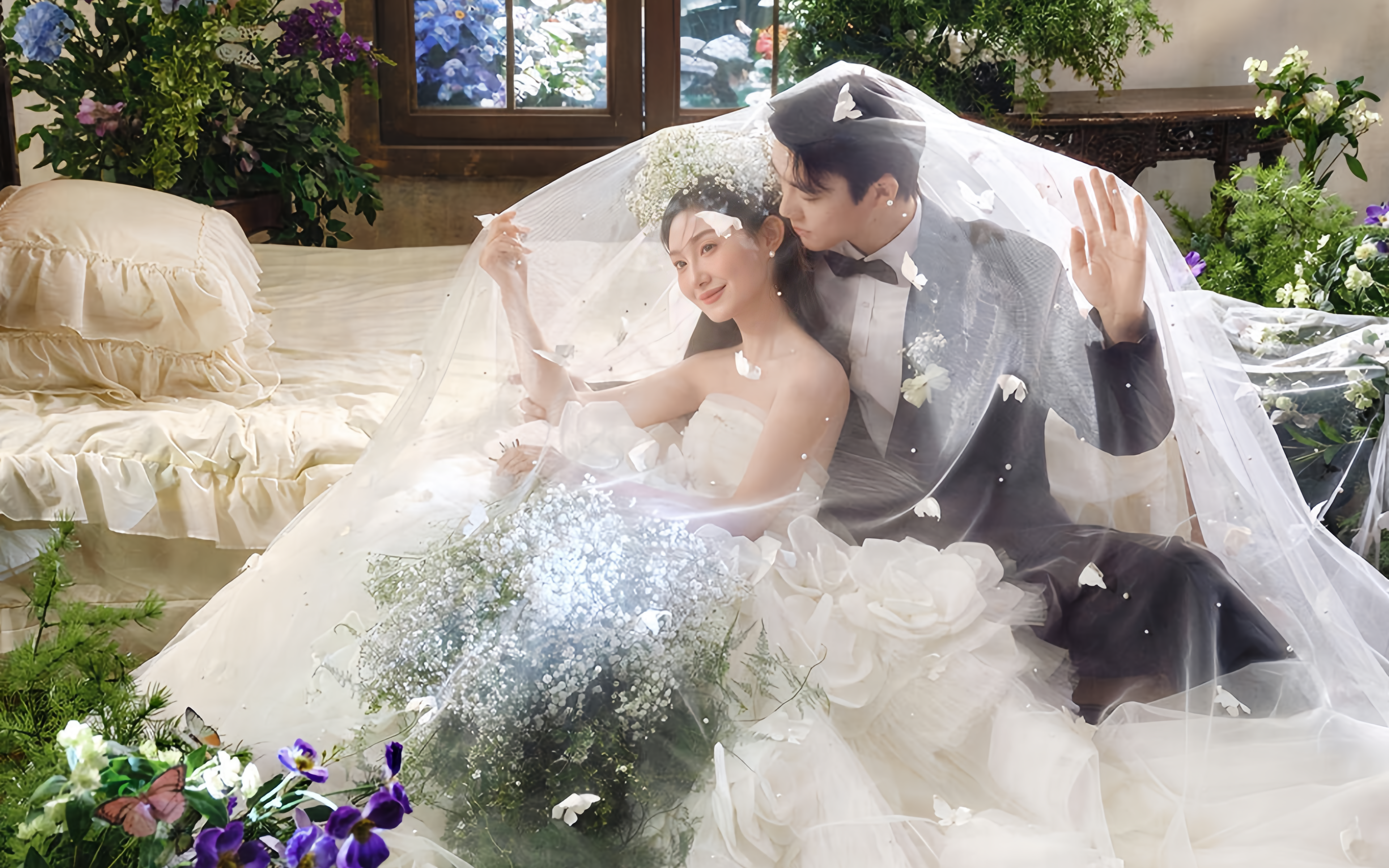 被这组花房婚纱照美哭了  