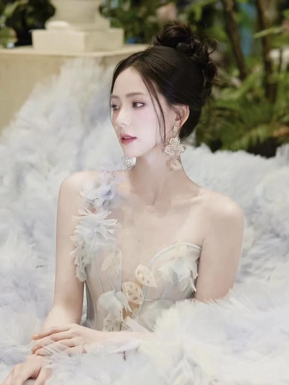 合肥跟妆造型，婚纱活动进行时