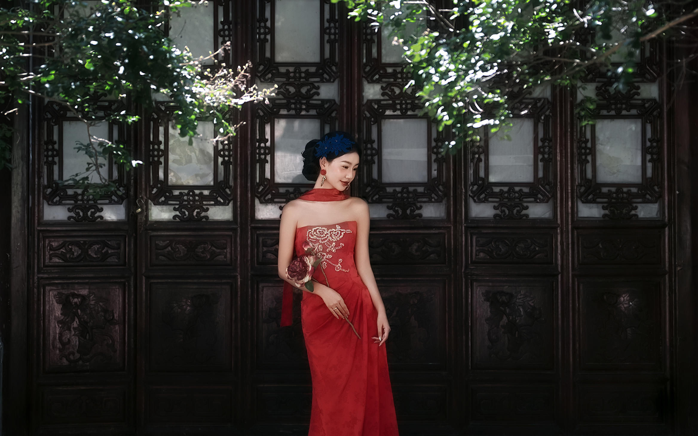 ?? 白墻黛瓦間，新中式婚紗照寫意