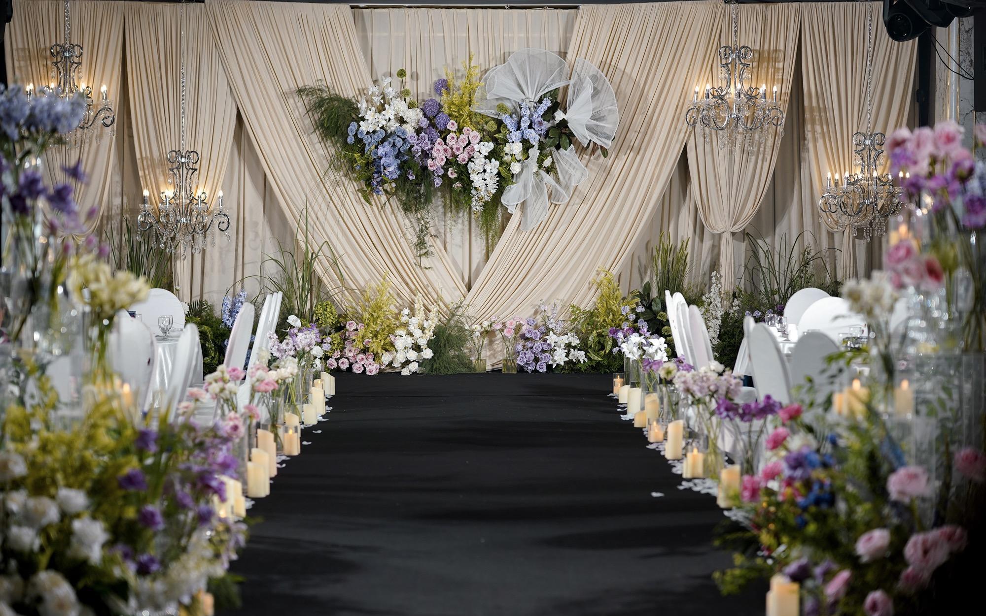 香檳色布幔小預(yù)算婚禮