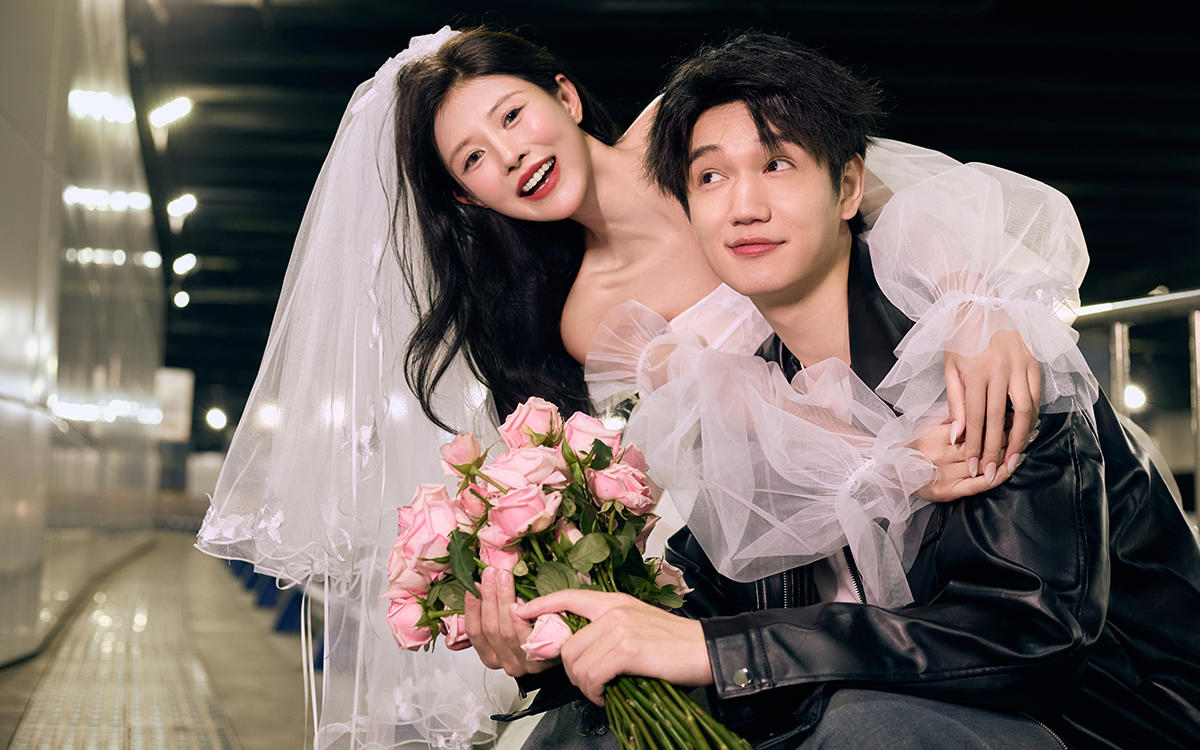 生命力自由婚纱照，重庆隧道婚纱照电影氛围感