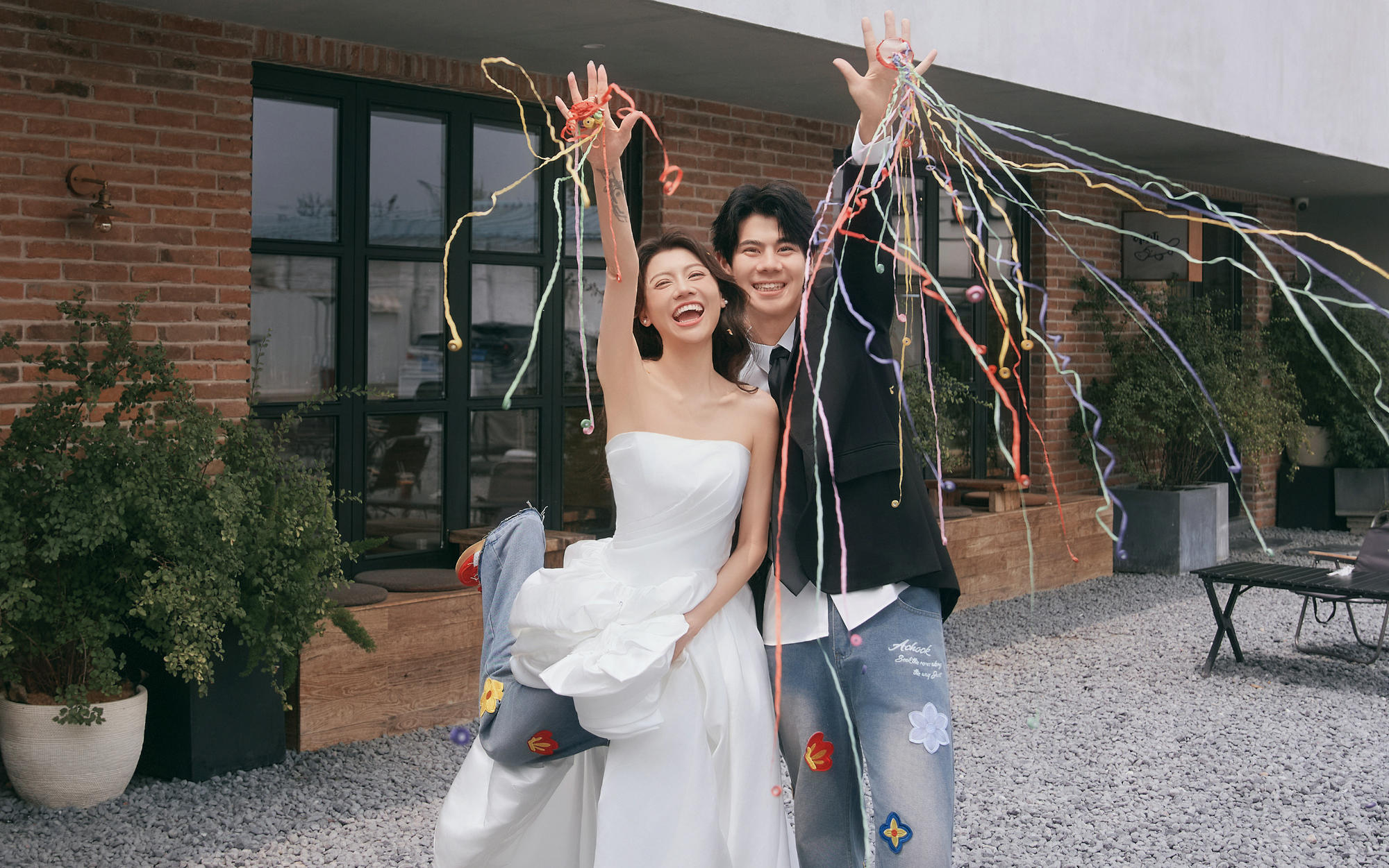 年轻人都爱的自由感婚纱照，松弛又好玩尊嘟太出片啦