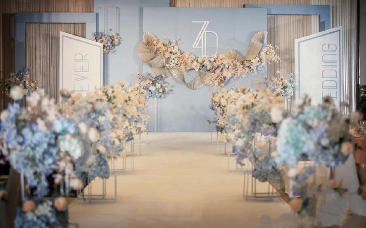 超值优惠｜淡蓝温暖色调婚礼｜主持+摄像+婚纱免租