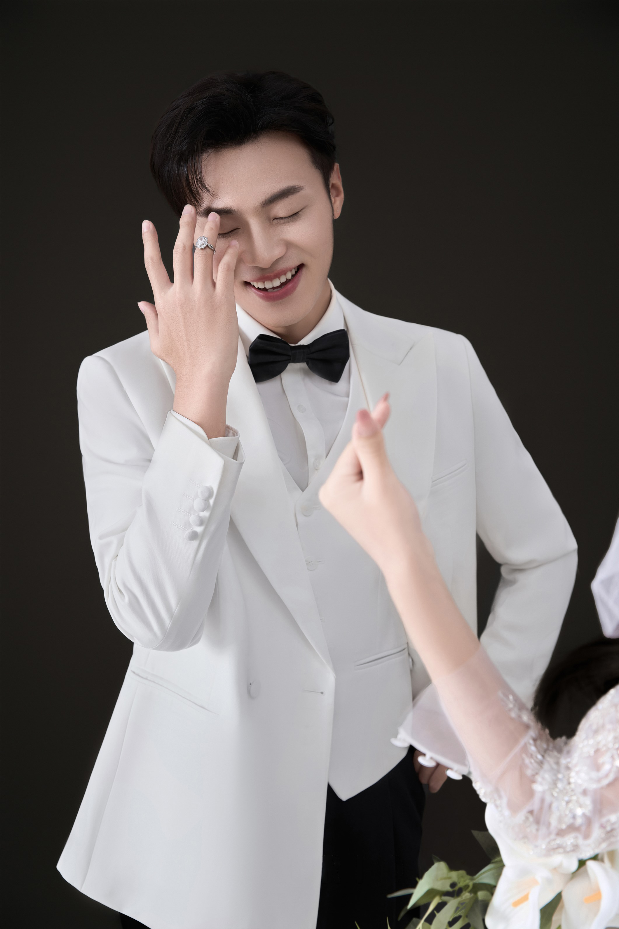 救命！黑底主纱照怎么这么绝！甜酷感拿捏！