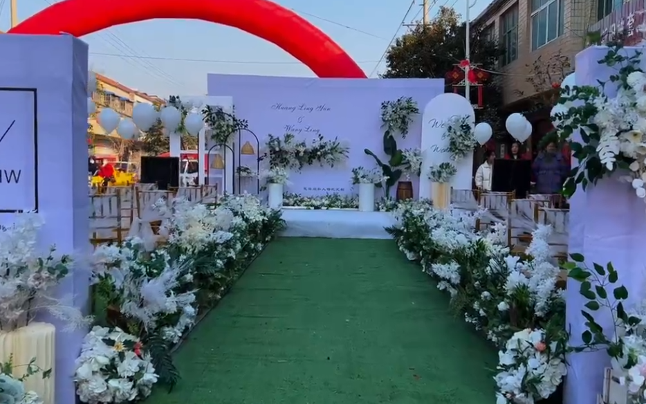 春風(fēng)十里草坪森系白綠色清新婚禮