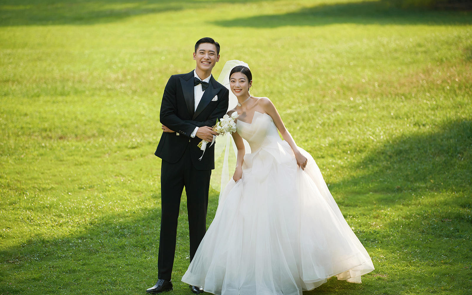 普通女孩也能轻松驾驭住的草坪婚纱照