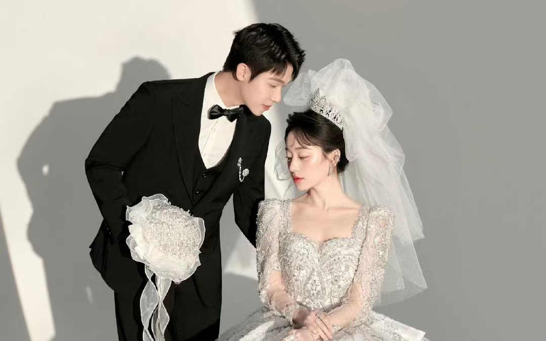 光影交织下的重工主纱 婚纱照