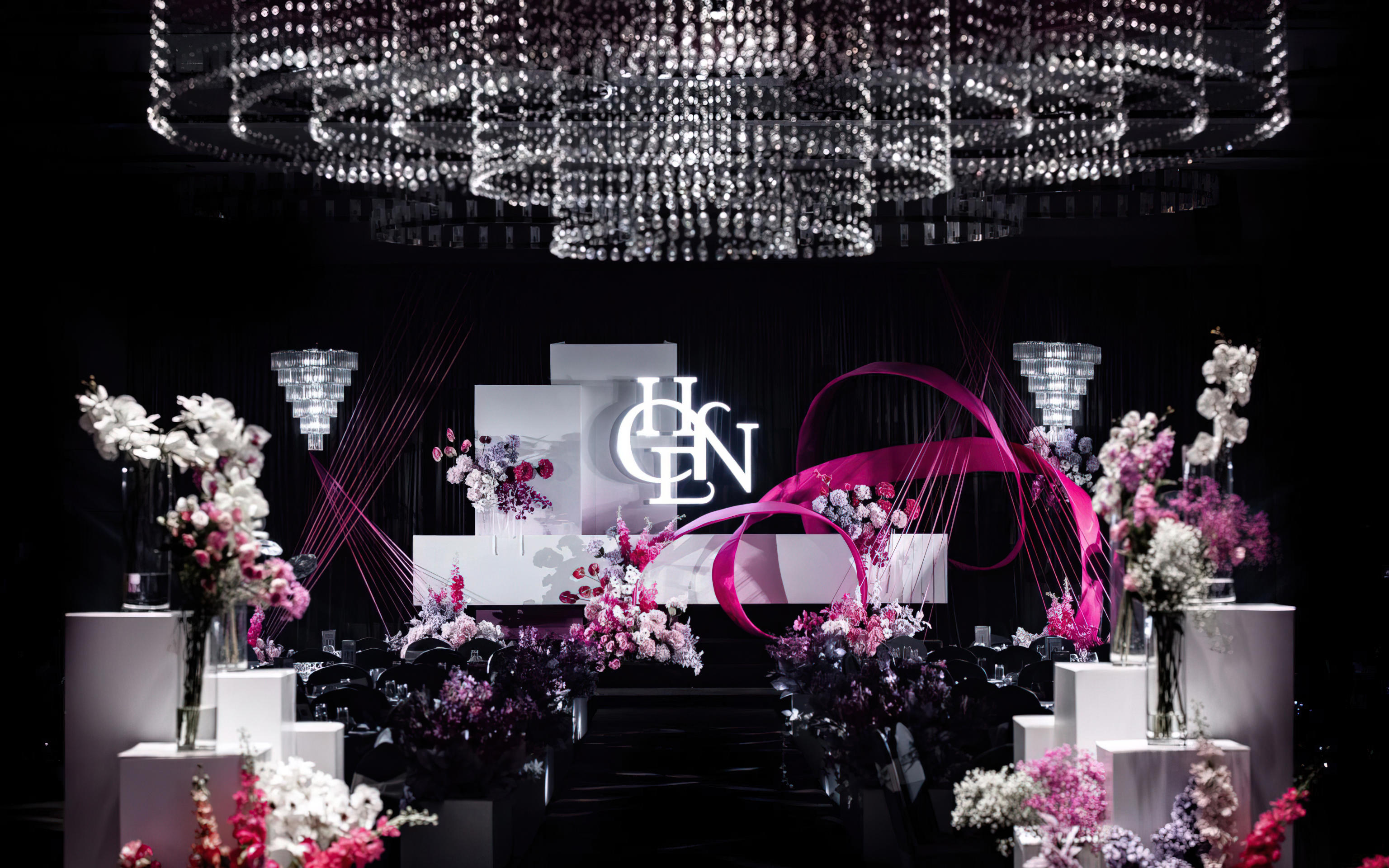 黑玫红水晶点缀婚礼浪漫时刻