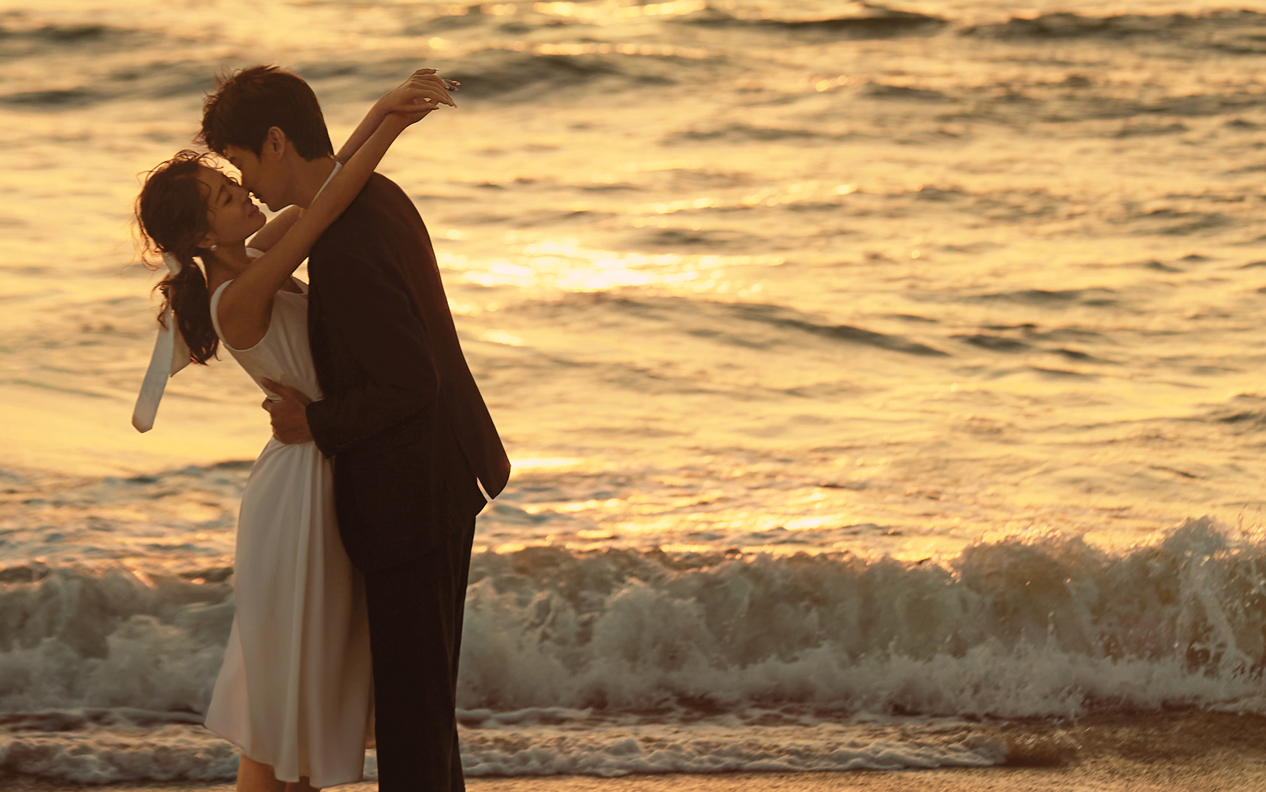 美得毫不费力❗狠狠get夕阳海景婚纱照的靓