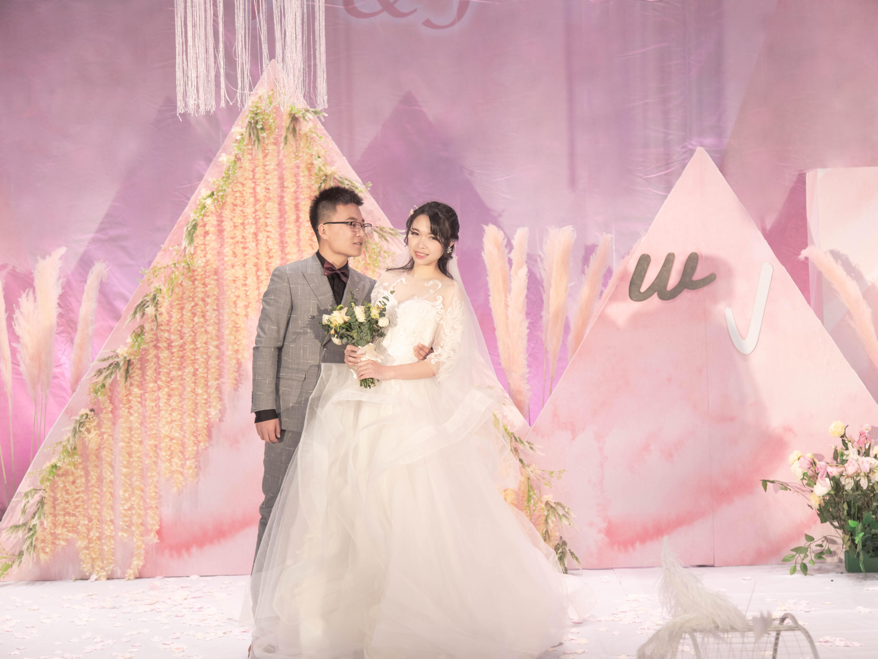 南部县大气唯美浪漫粉色婚礼婚庆布置