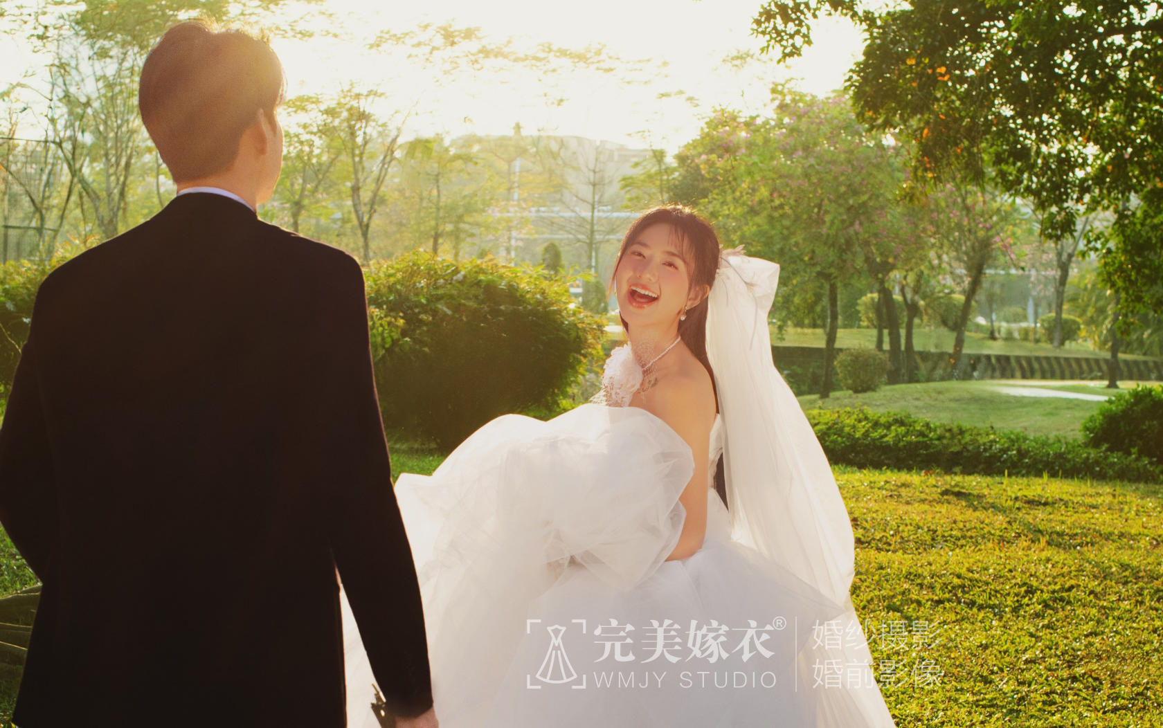 【你是我的光】谁懂啊🌿拍到了理想中的草坪婚纱照