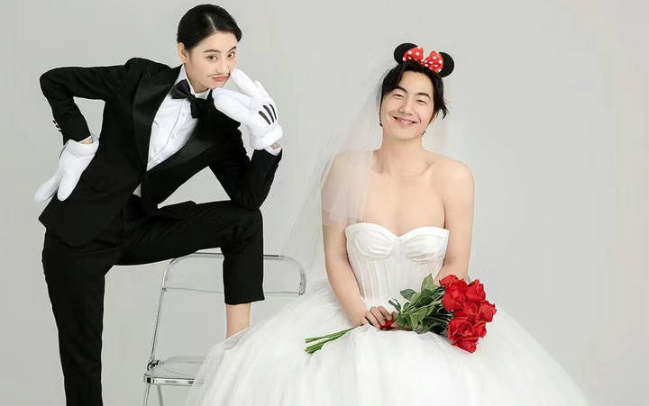 男女反串婚纱拍摄