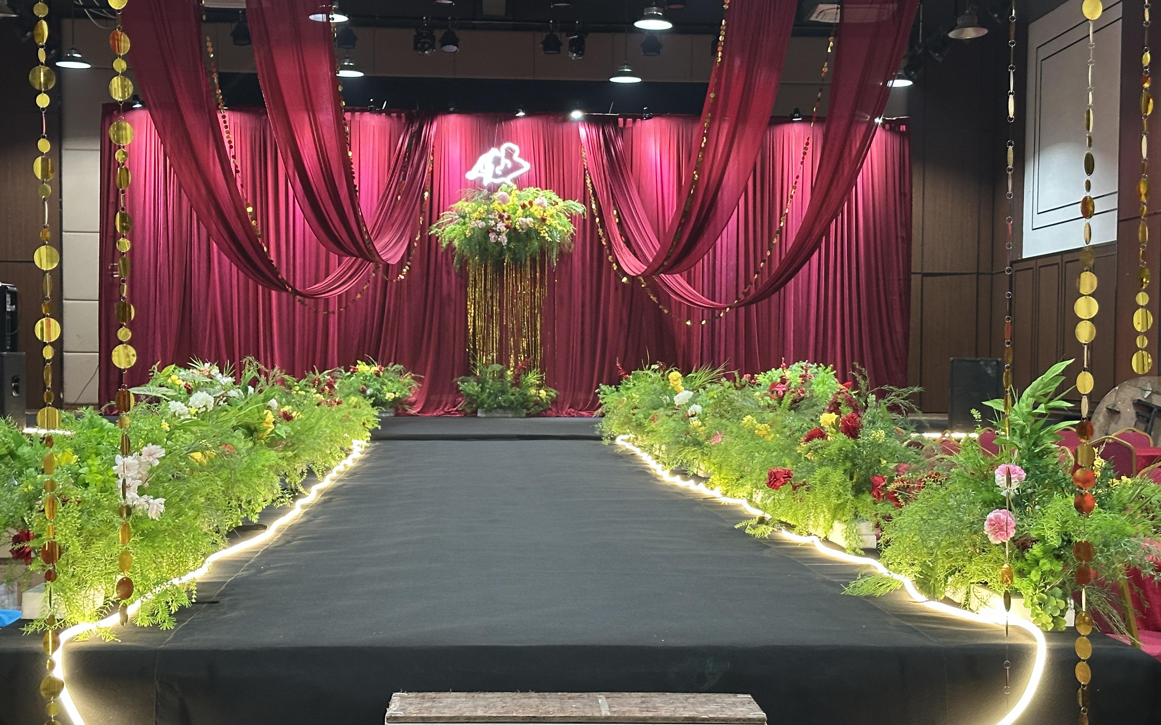 一見(jiàn)傾心-農(nóng)村大禮堂紅色系婚禮