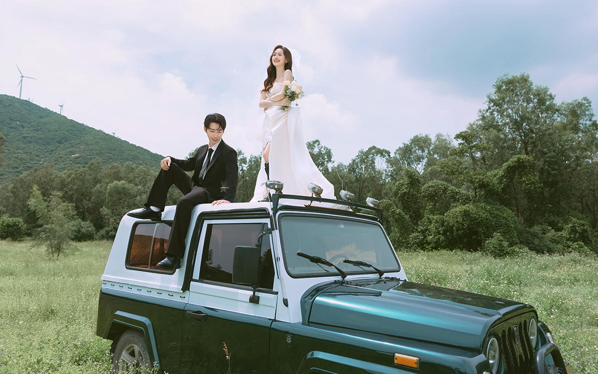 甲壳虫森系草坪婚纱照