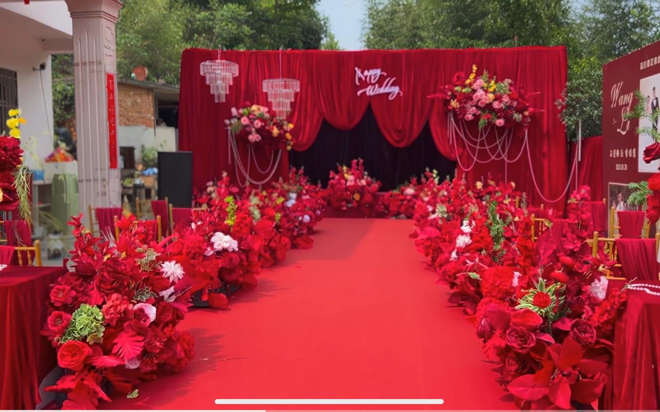 热闹款红色复古布缦户外庭院婚礼