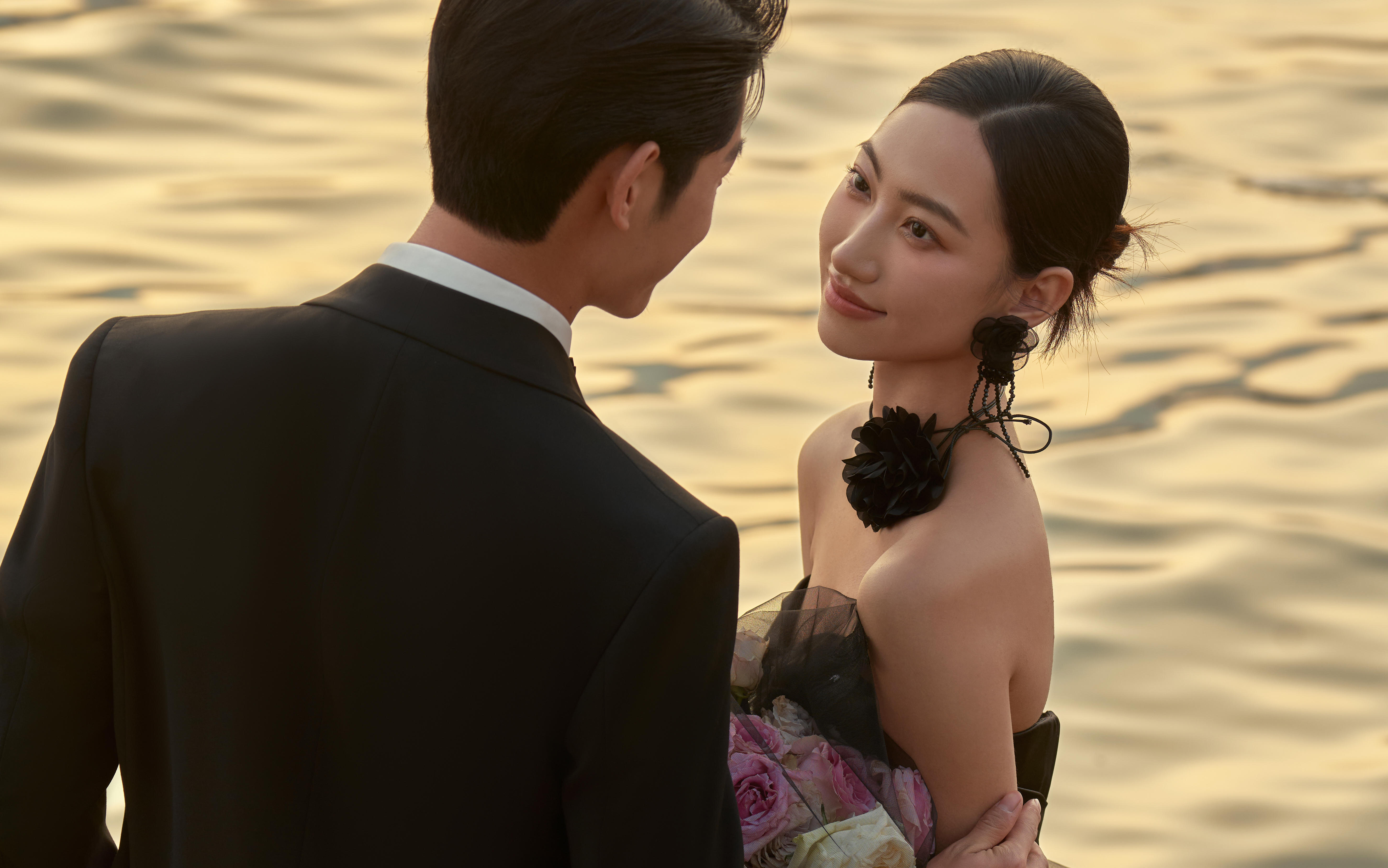 美的让人心动，热烈而又浪漫日落黄昏婚纱照~