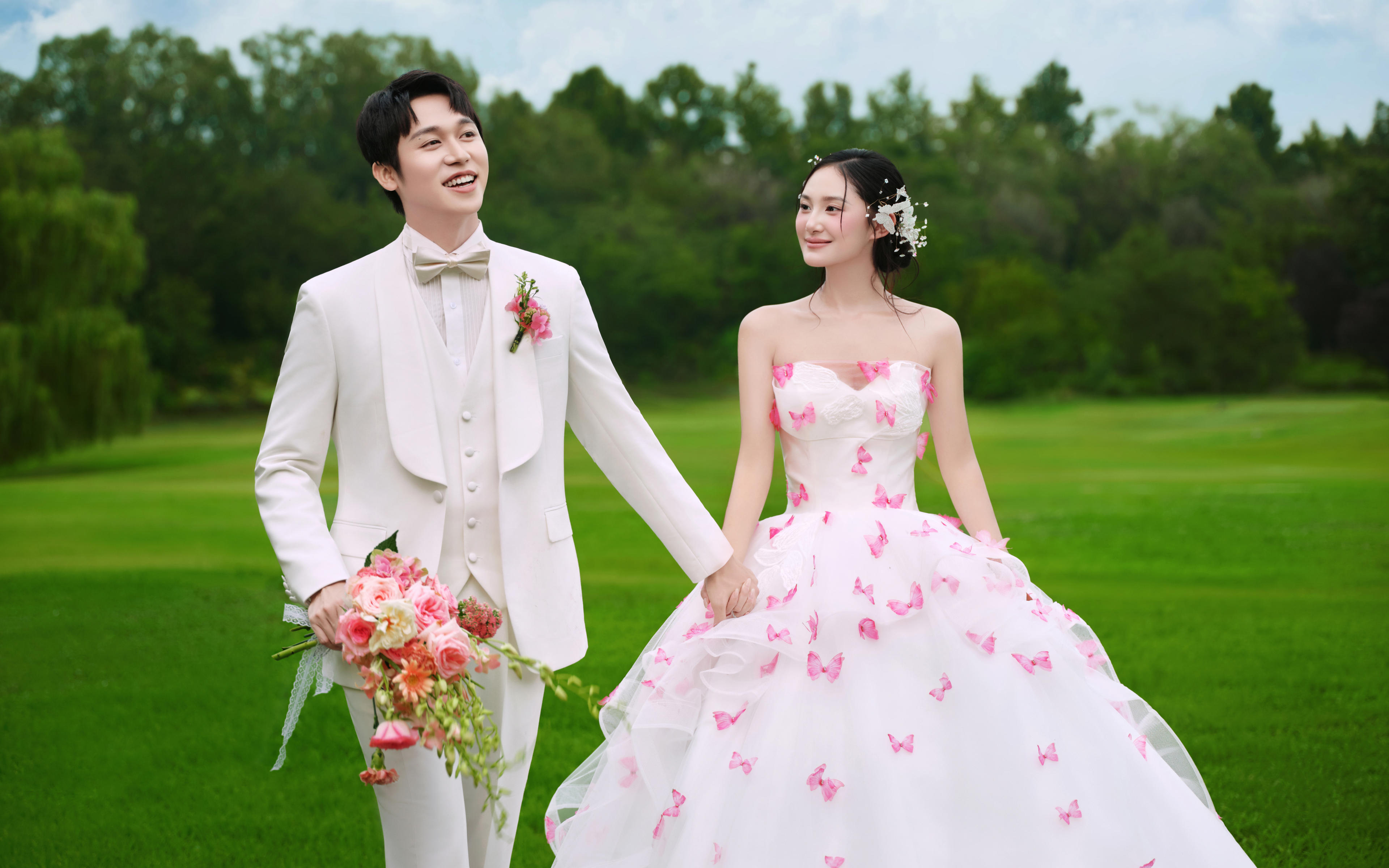 仙女出逃🎀公主风粉纱遇上草坪婚纱照