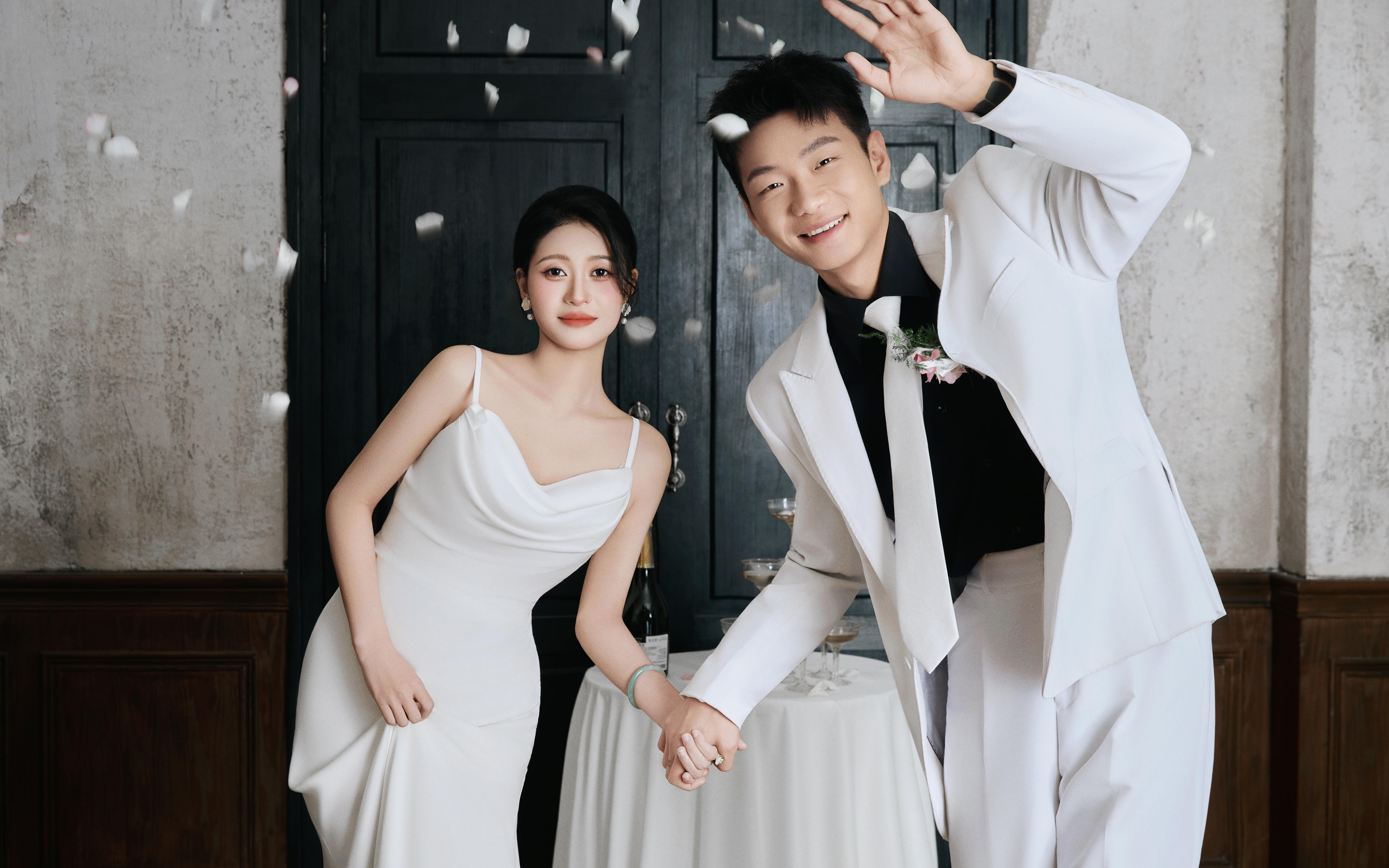 拒絕擺拍！老錢(qián)風(fēng)婚紗照的松弛感誰(shuí)懂啊？