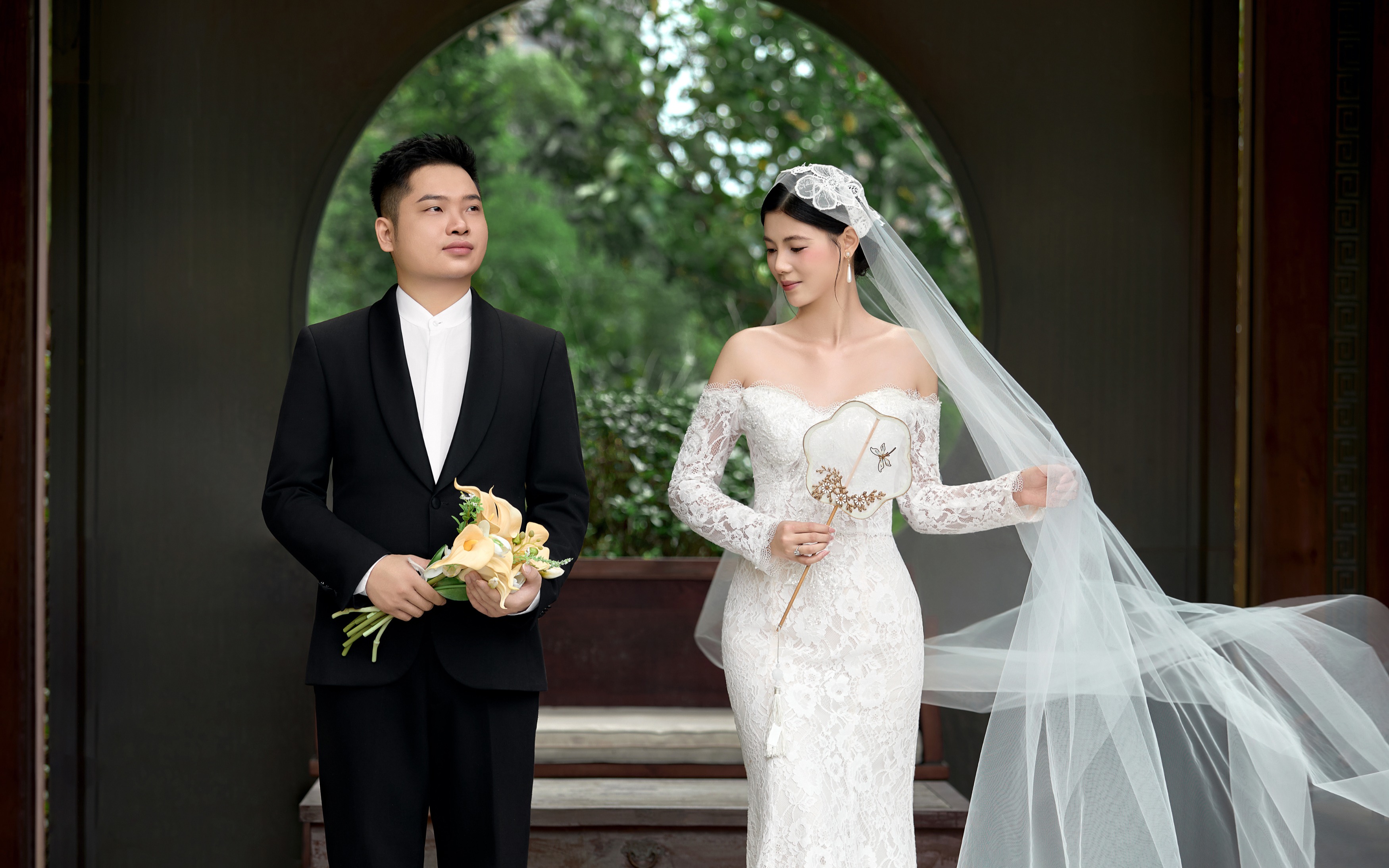 新中式园林外景婚纱照｜蕾丝鱼尾婚纱油纸伞【客片】