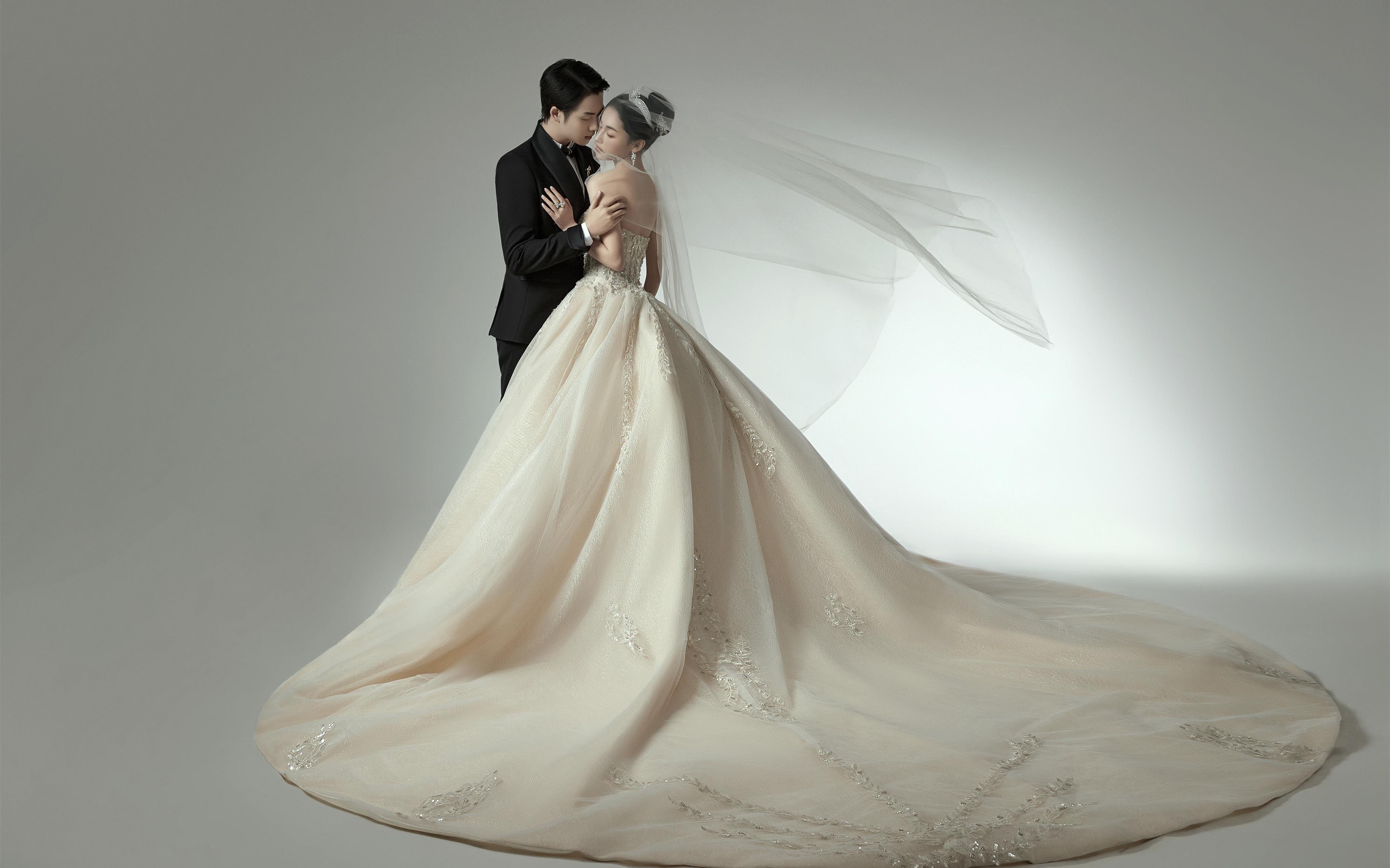 「用純粹底色 暈染愛的色彩」高級感婚紗照