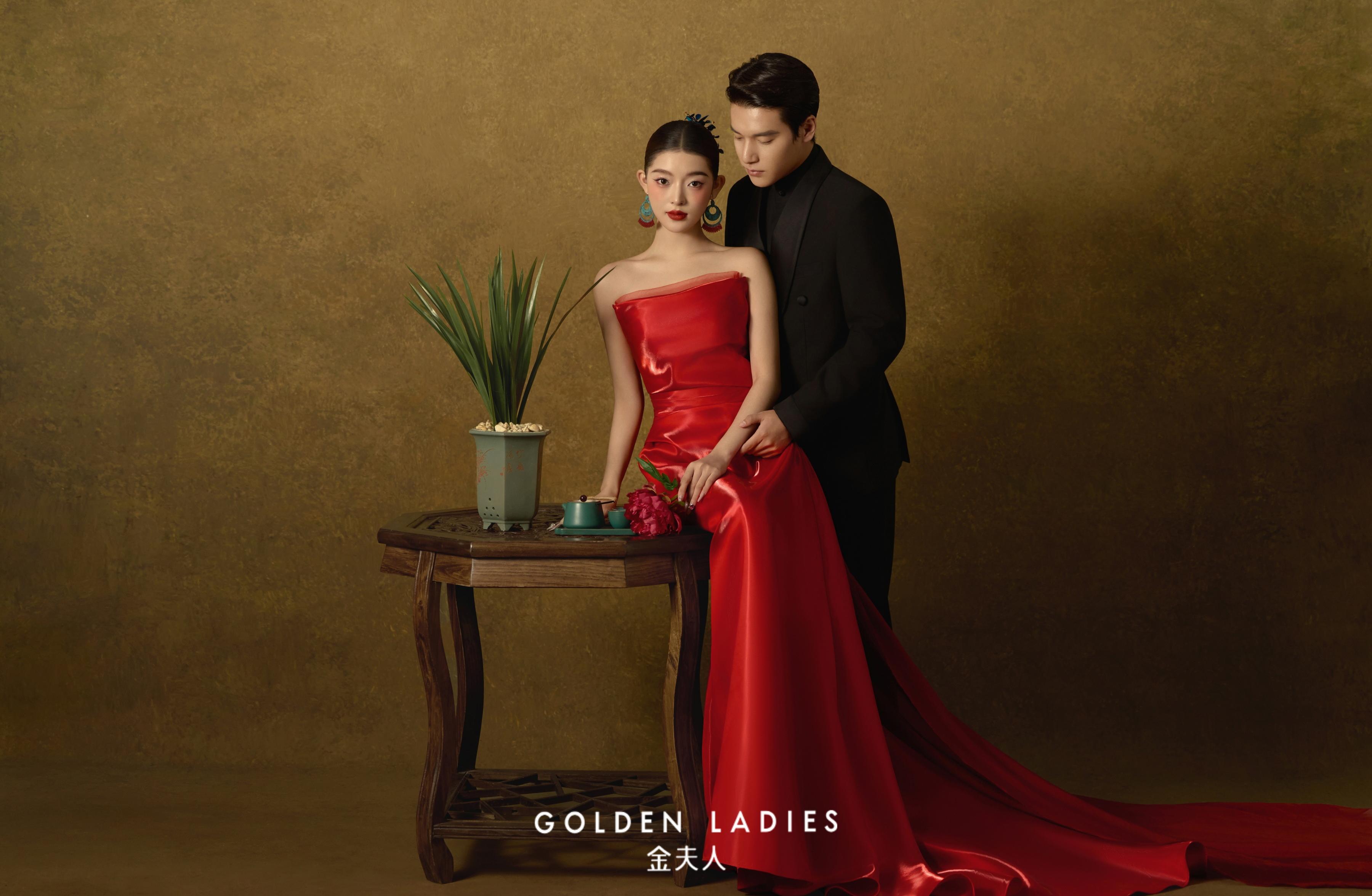 新中式紅裙婚紗照，美成東方畫卷??