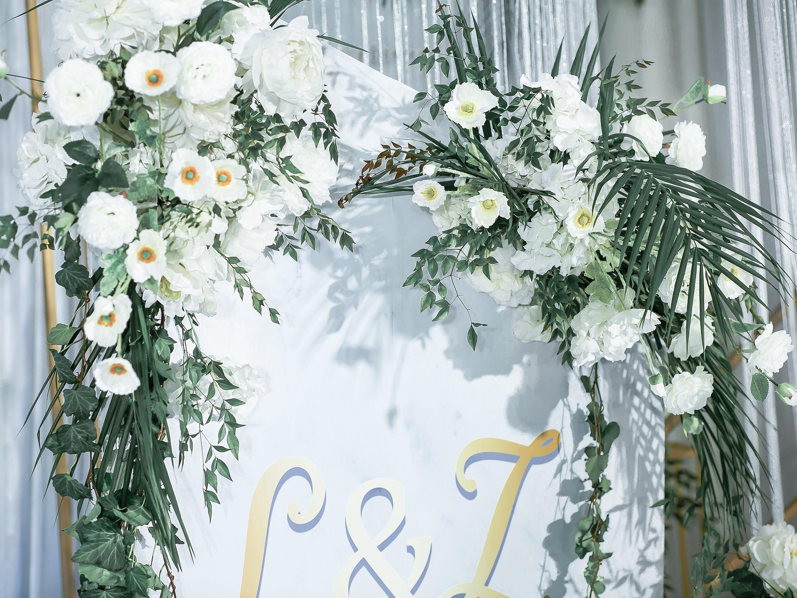 室内小清新低预算婚礼婚车手捧三大金刚