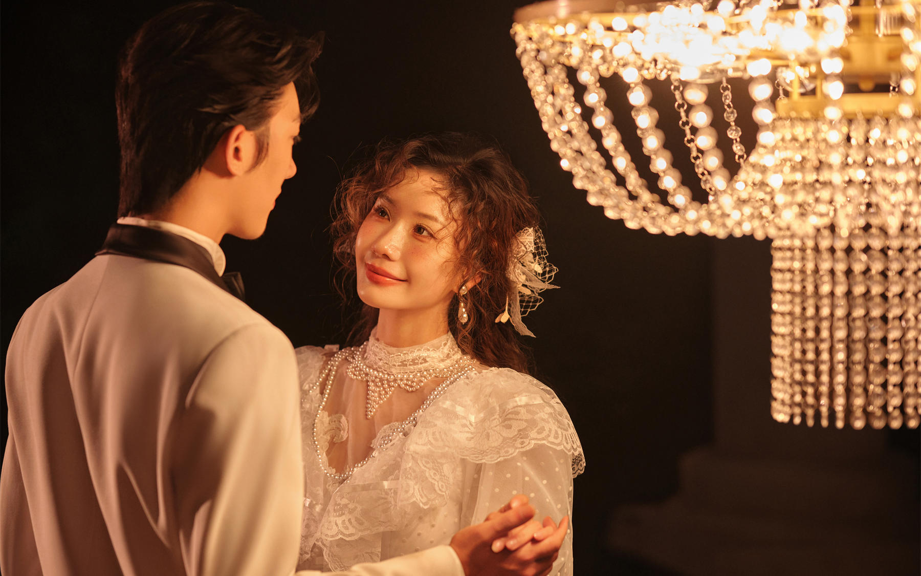 把巴黎的夜晚装进婚纱照里｜每一帧都是法式电影海报