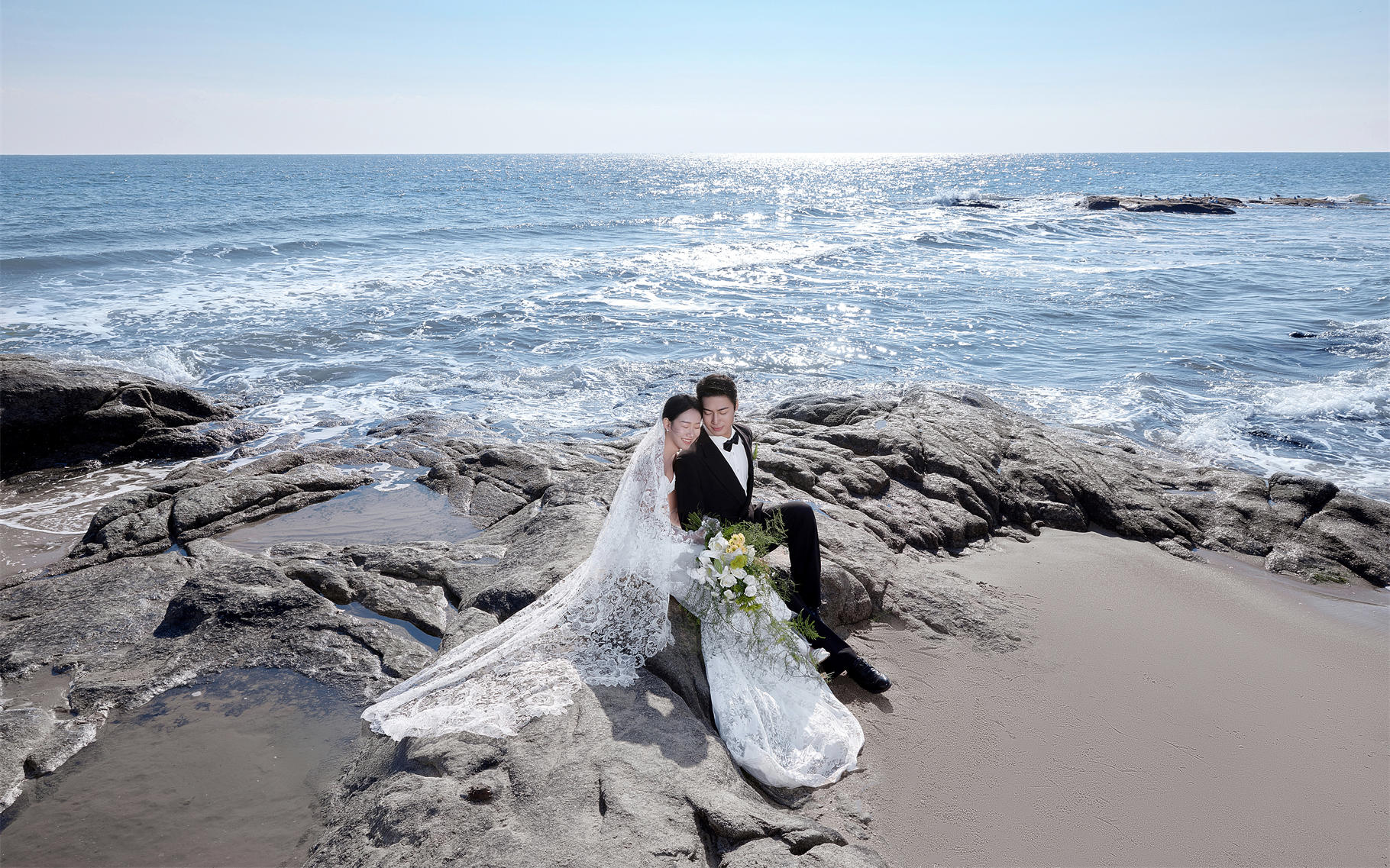 海景氛围感礁石婚纱照