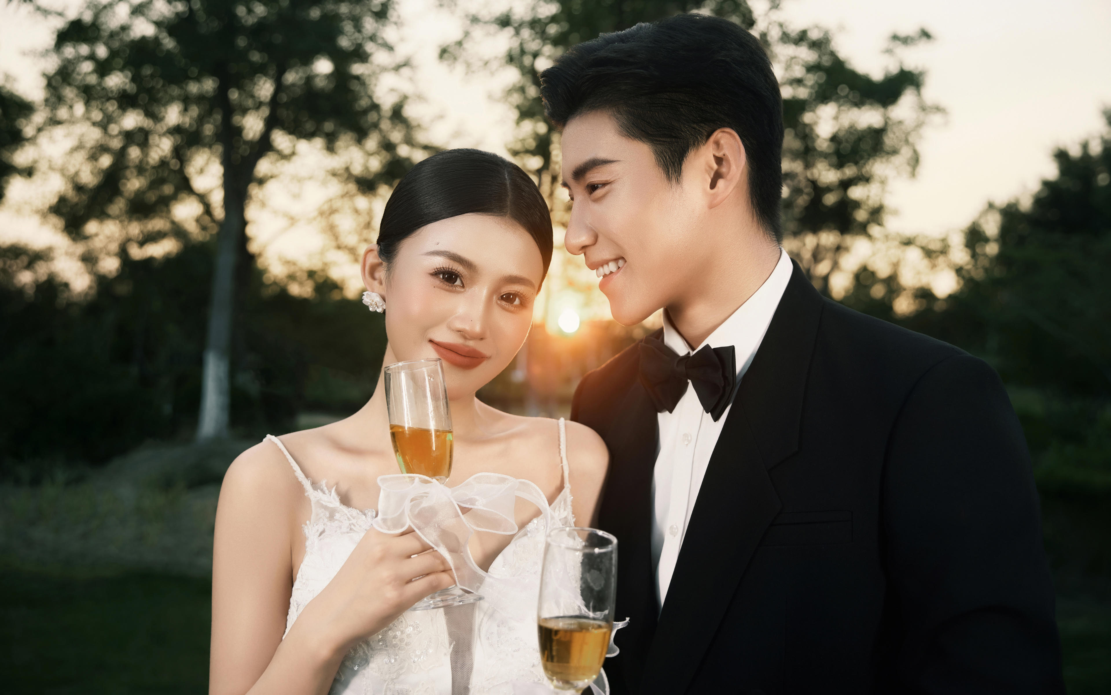 【云棲影像】難怪年輕人都喜歡草坪婚紗照也太浪漫