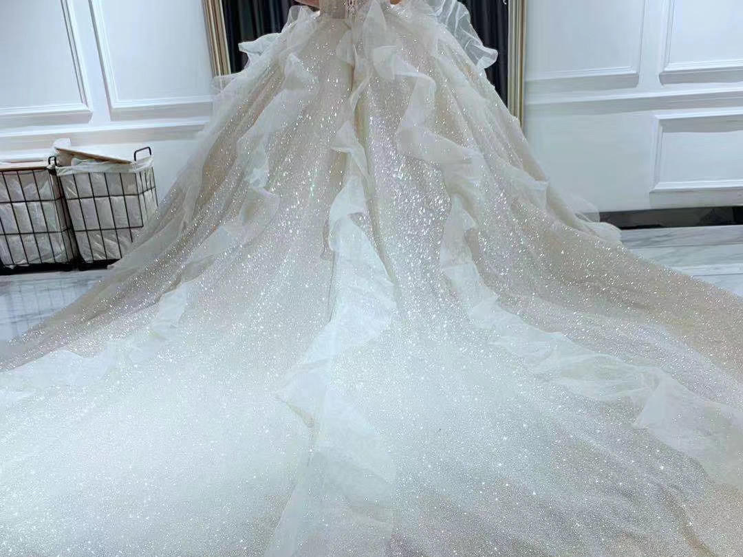 【免费使用】伴娘服+伴郎服+头饰