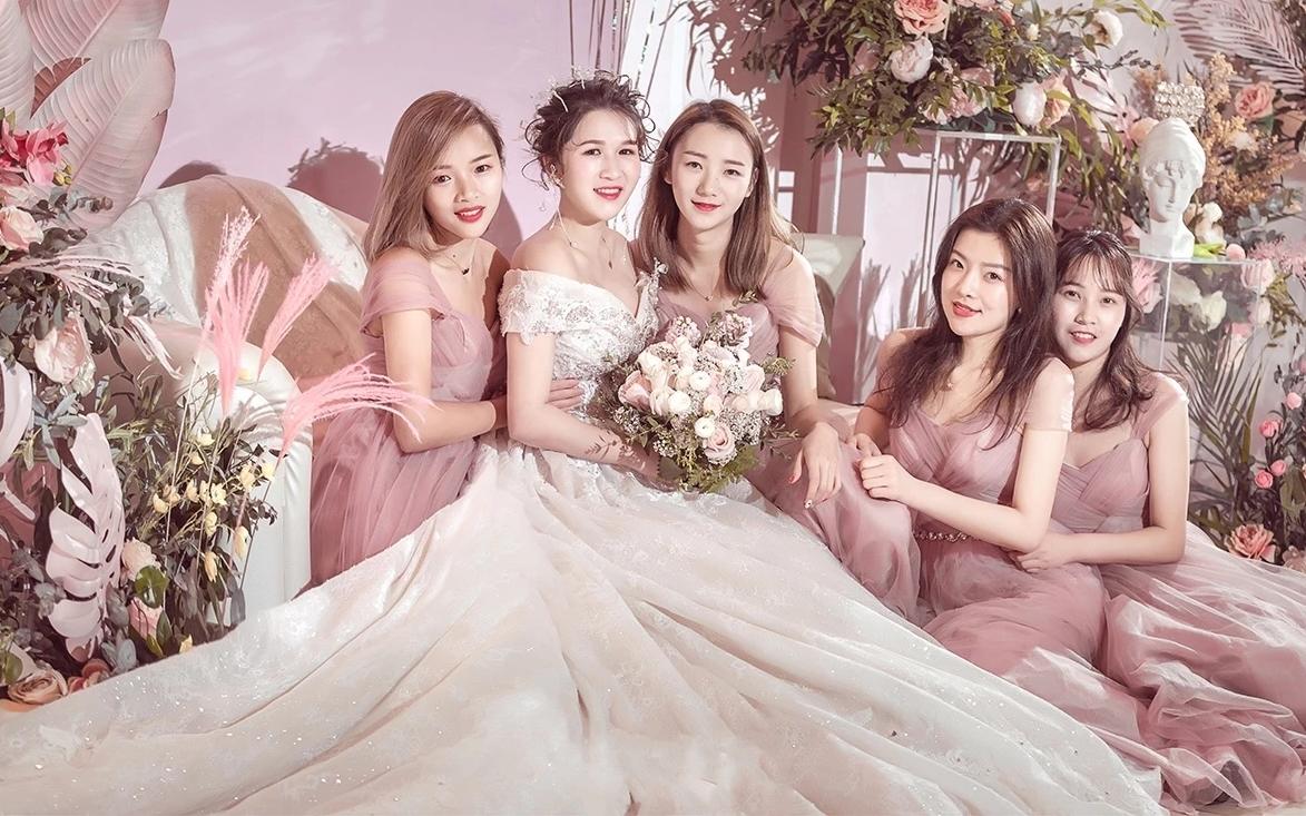 【玖玖新娘】婚纱礼服7件套+全程跟妆