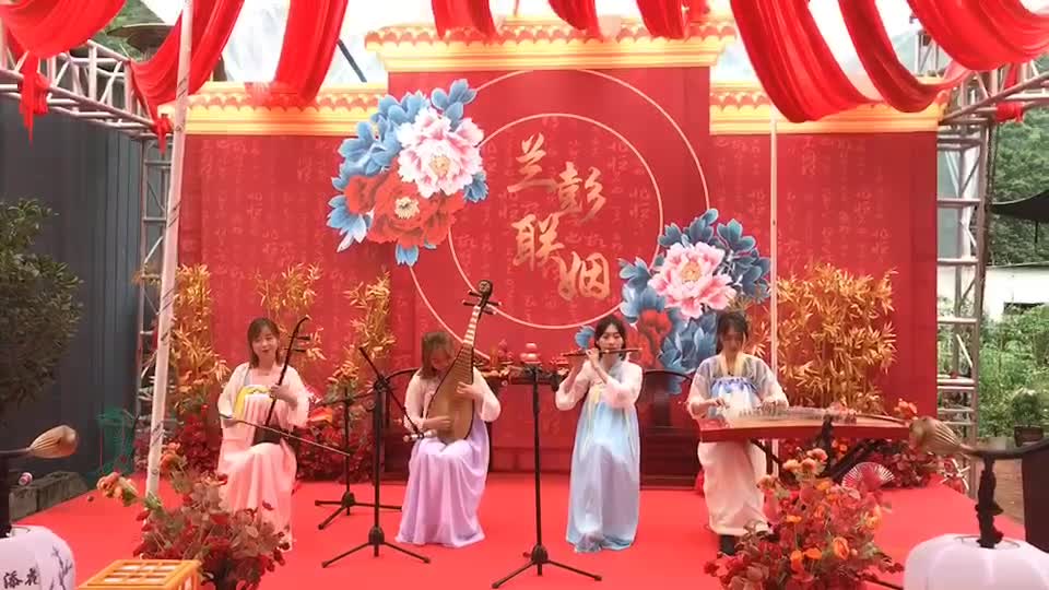 新中式大红吊顶大气完美婚礼