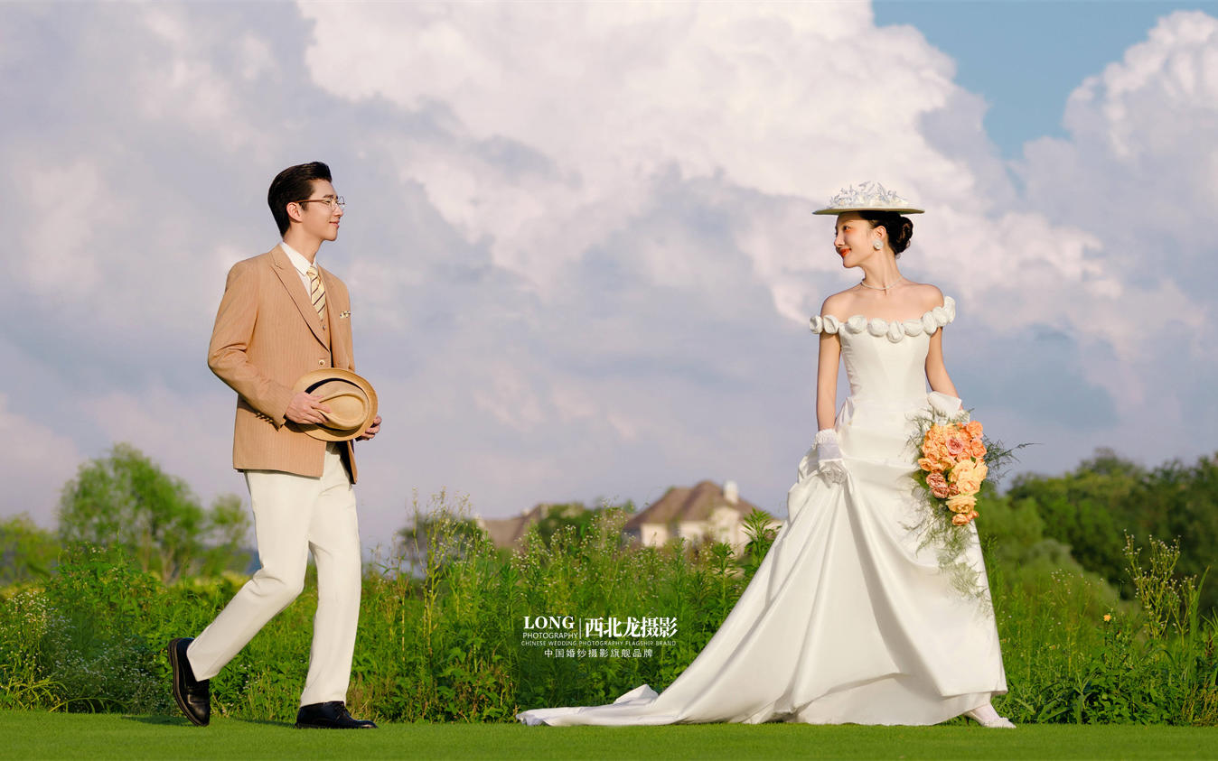 把婚紗照拍成了法式電影里的浪漫午后