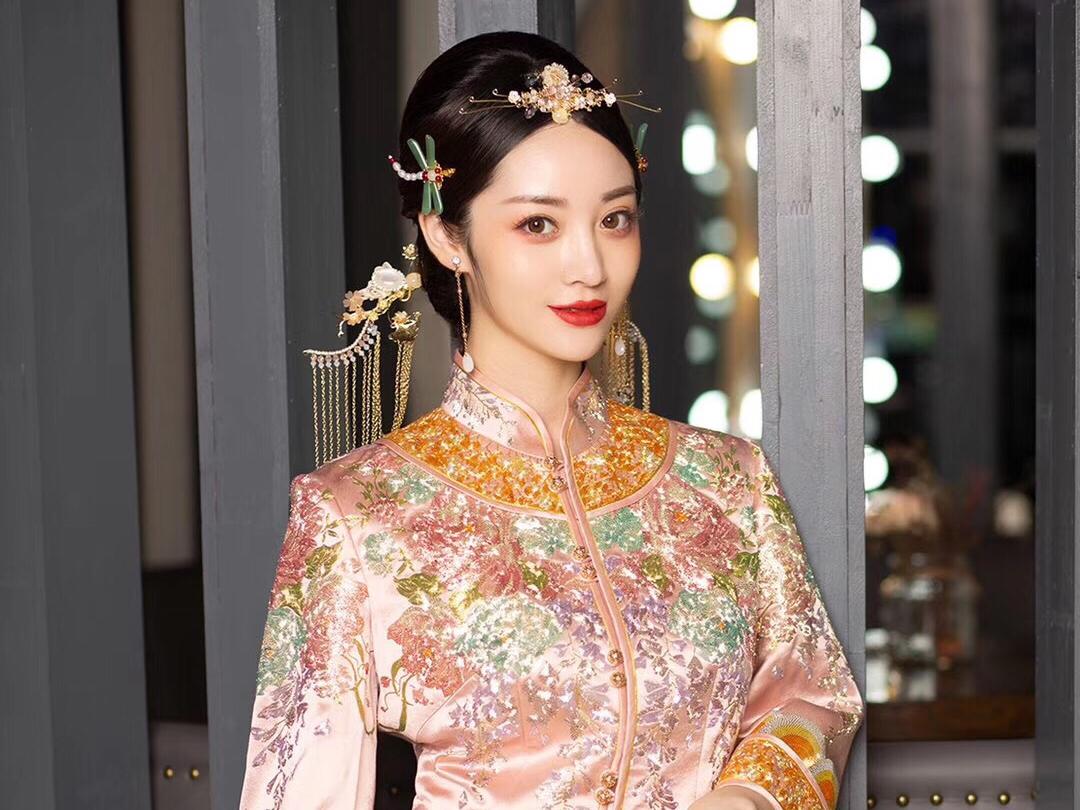 TT婚纱【跟妆+婚纱】超值套餐