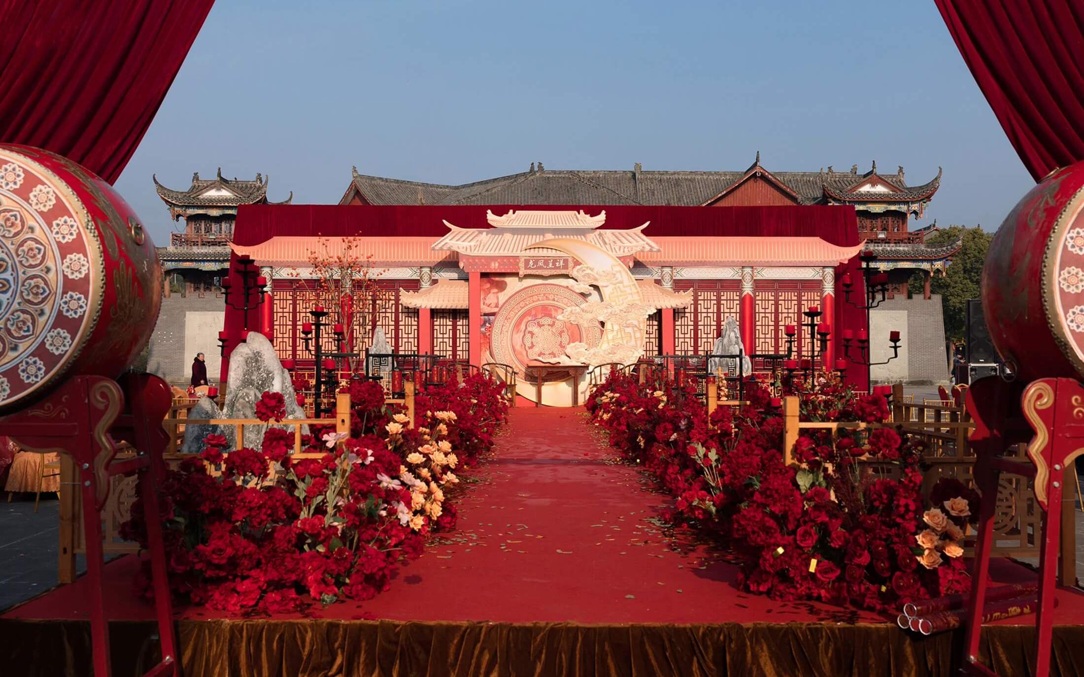 【美卡婚礼】户外庭院—红金古风建筑中式婚礼