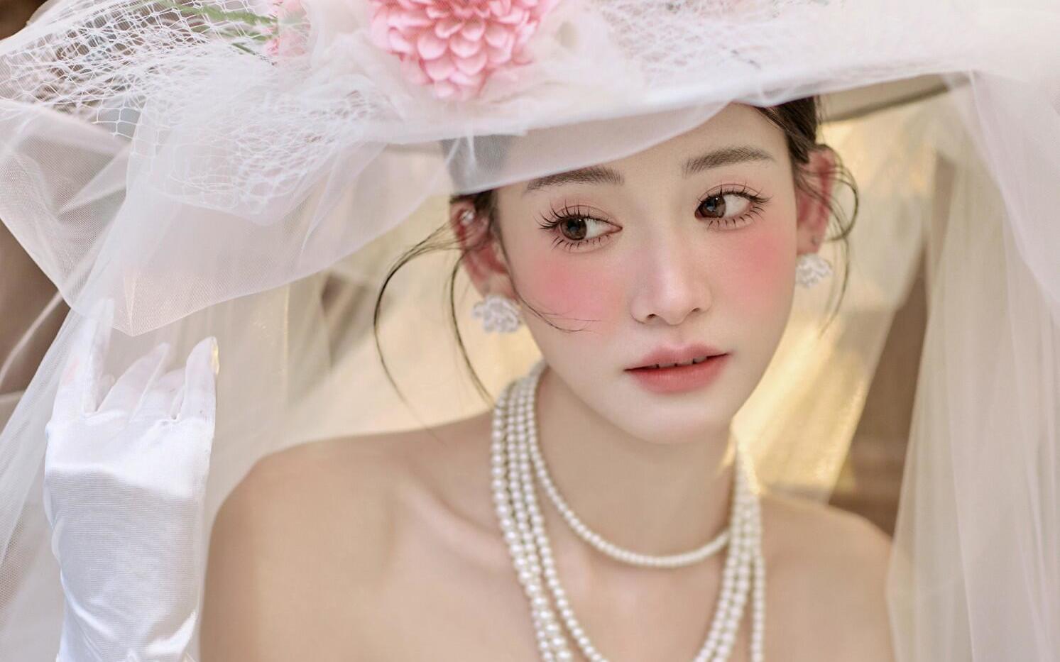 谁能拒绝法式鲜花大帽纱❤️婚纱照太美了