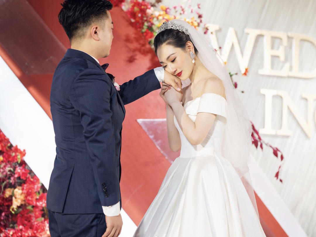 【人气推荐】秀禾+婚纱+敬酒服+伴娘服+跟妆