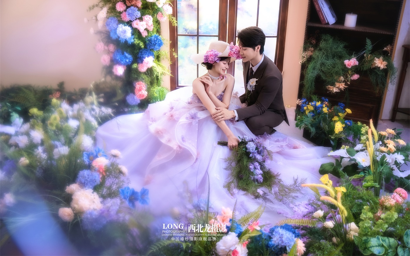 青天大老爷‼️这是什么神仙少女花房秘境婚纱照