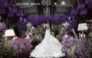 一场融合了艺术和时尚的神秘紫色主题婚礼