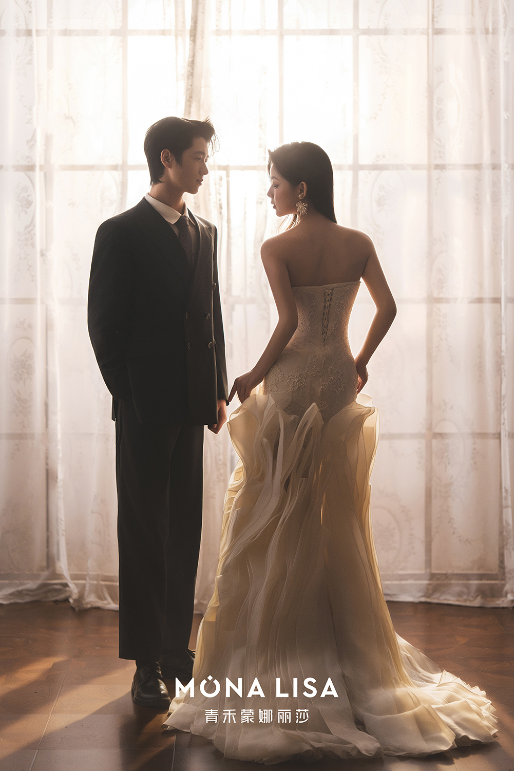 明星室内婚纱照｜浪漫又温柔的光影氛围感